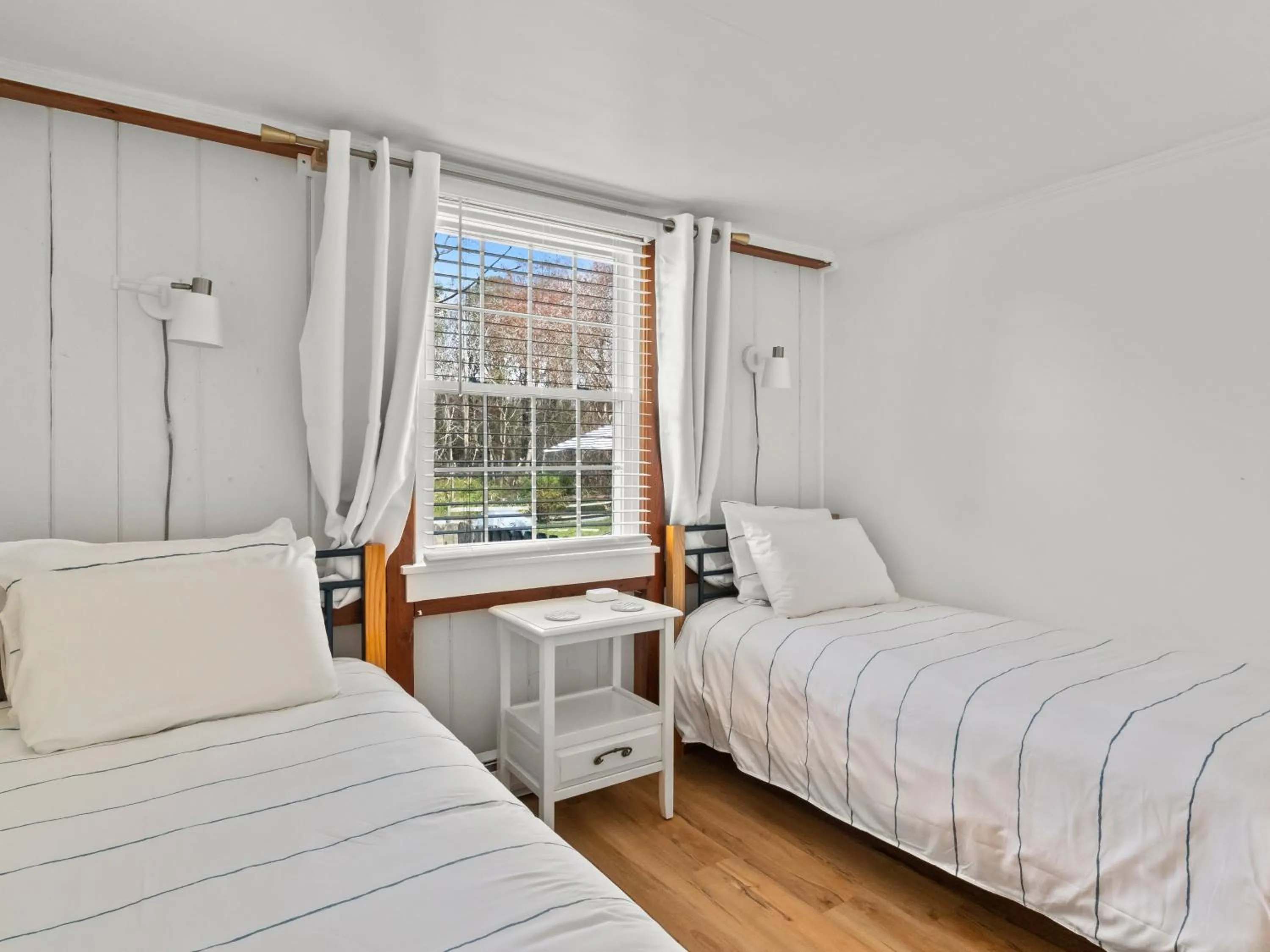 Bedroom, Bed in The Seagrove Suites & Guest Rooms