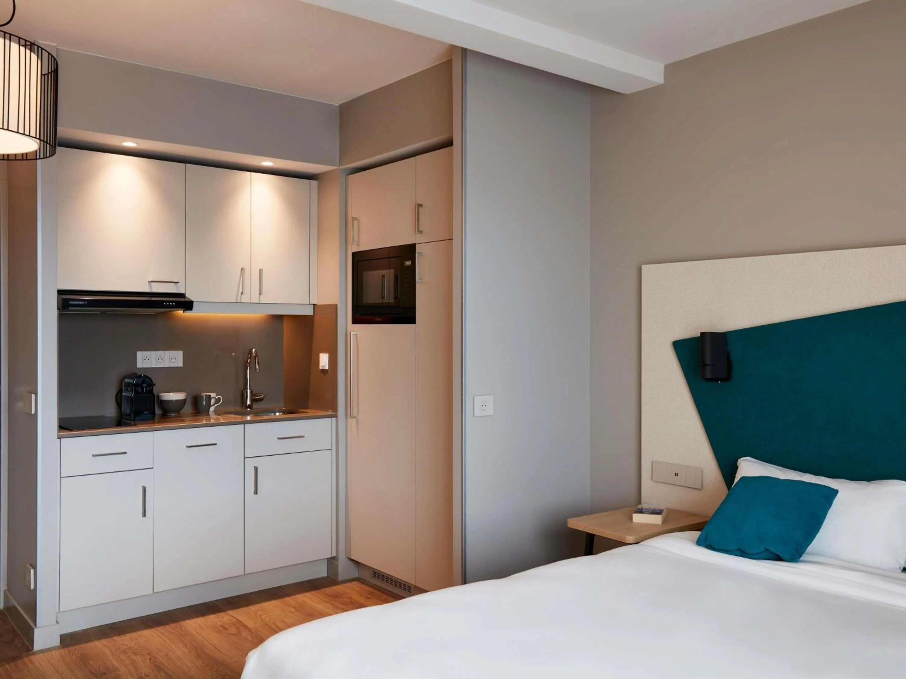 Bedroom, Bed in Aparthotel Adagio Original Toulouse Centre La Grave