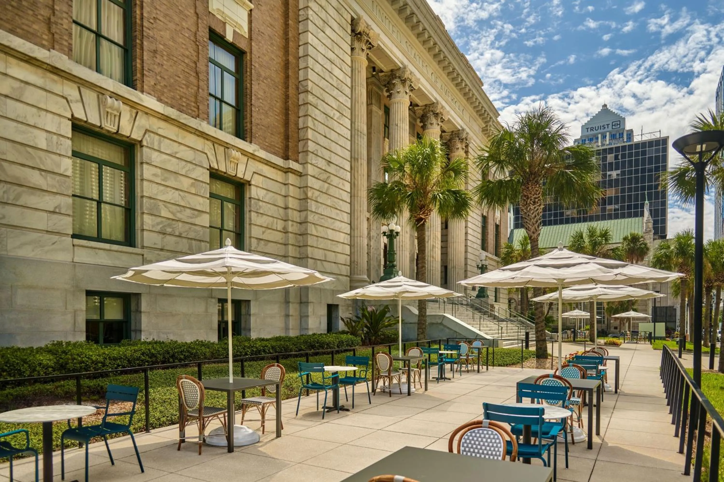 Restaurant/places to eat in Le Meridien Tampa, The Courthouse
