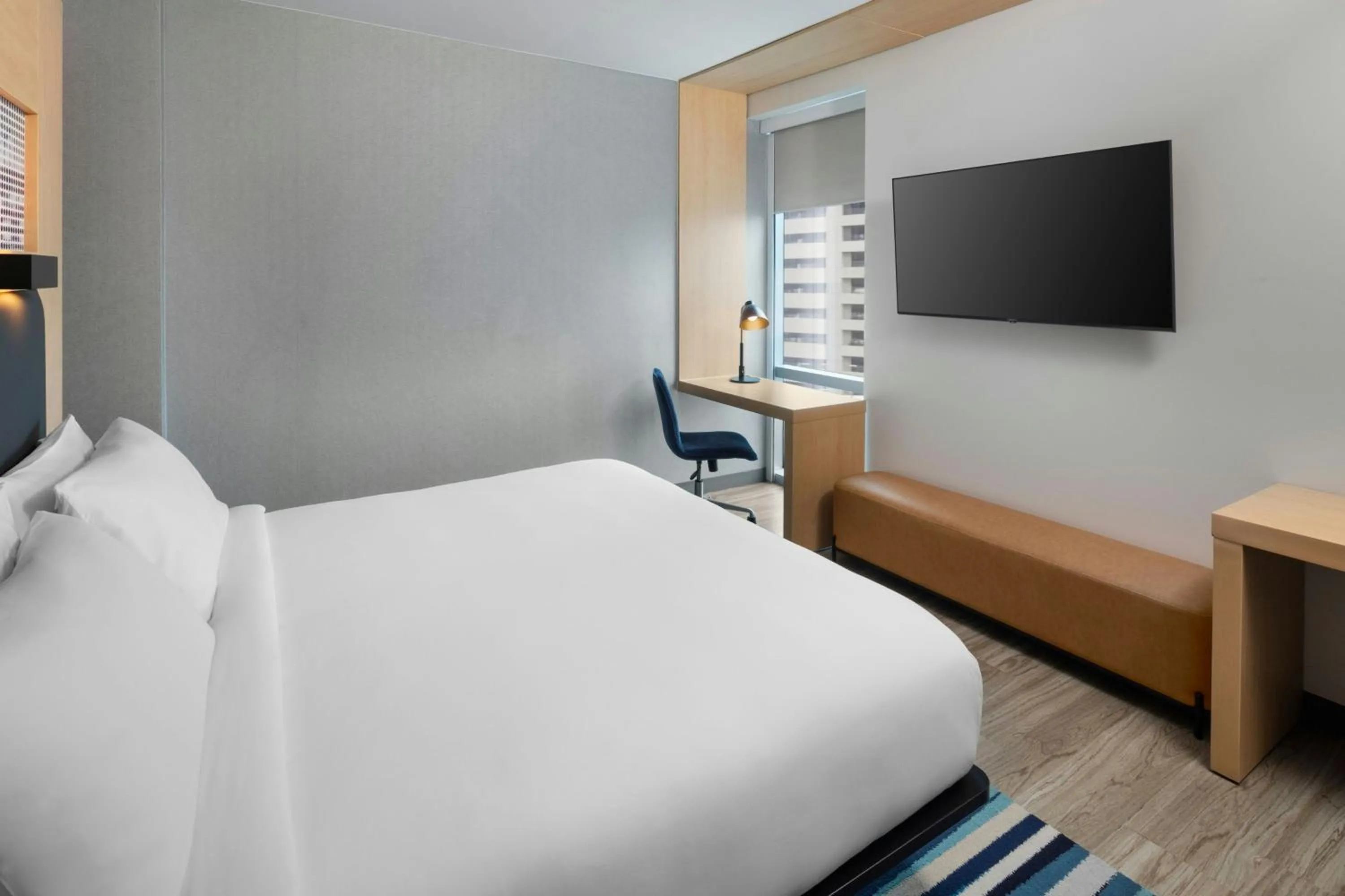 Photo of the whole room, Bed in Aloft - Tampa Downtown