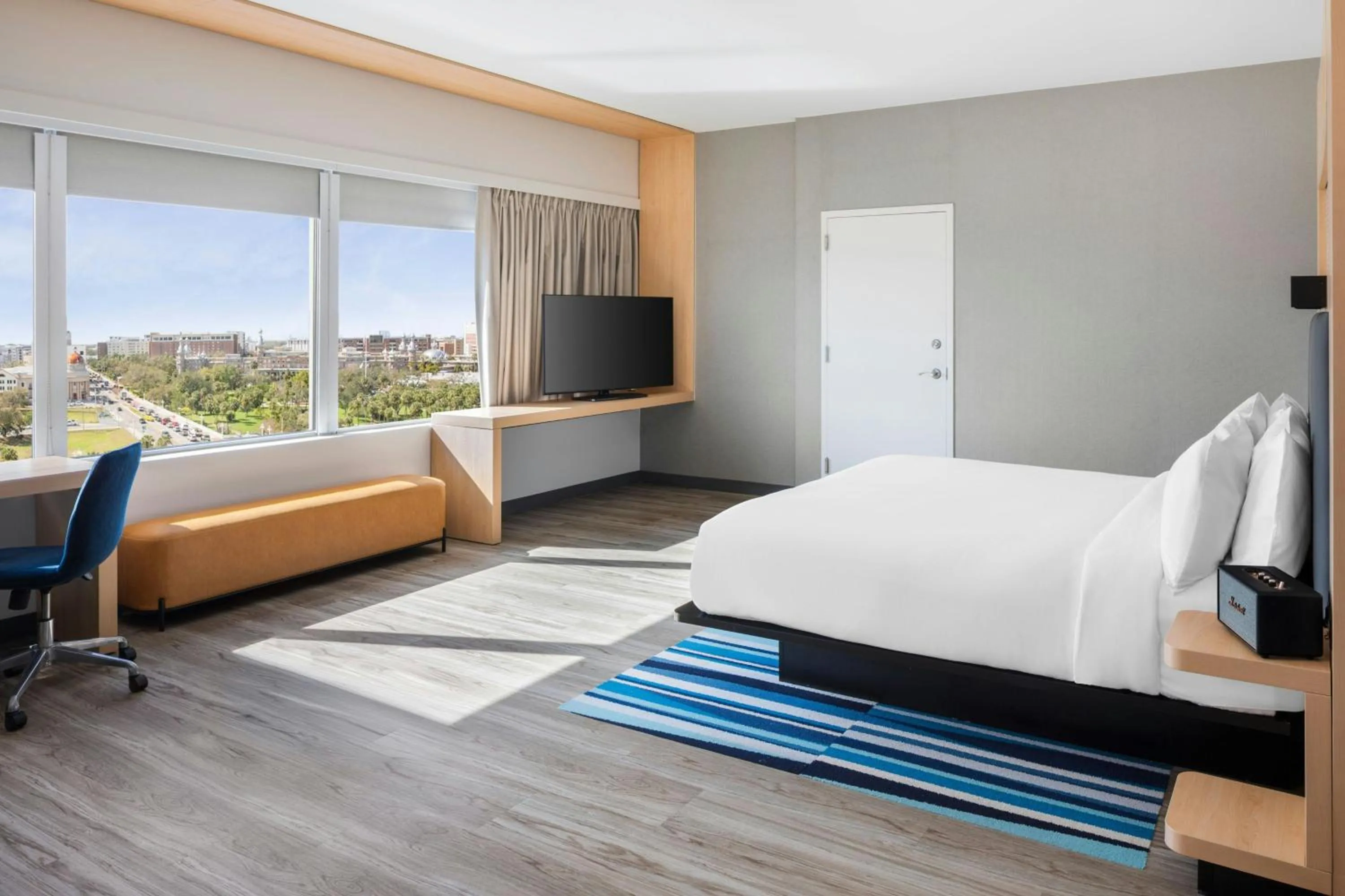 Photo of the whole room, Bed in Aloft - Tampa Downtown