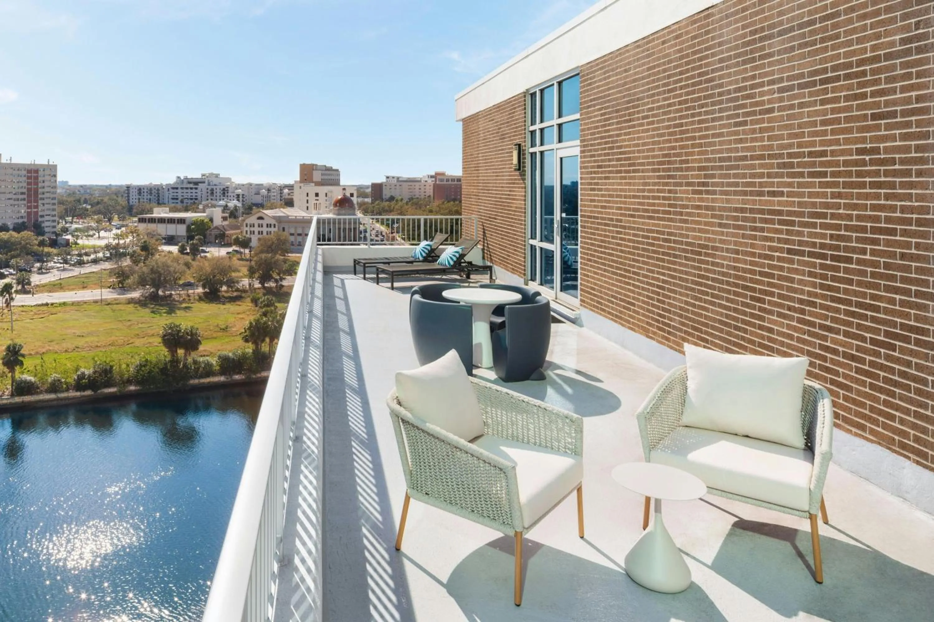 Photo of the whole room in Aloft - Tampa Downtown