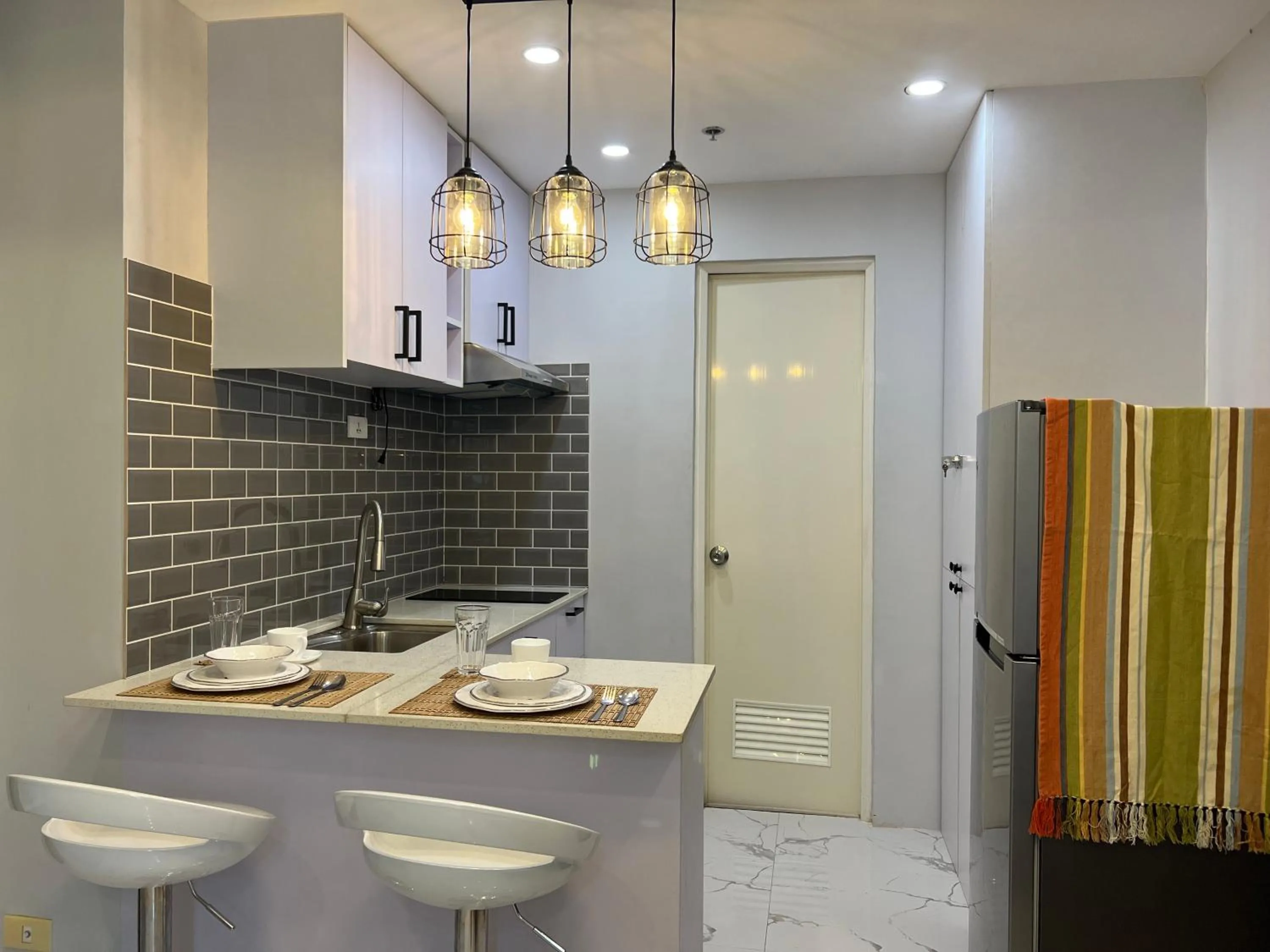 Chic, Modern , Minimalist Design at The Loop Condo tower
