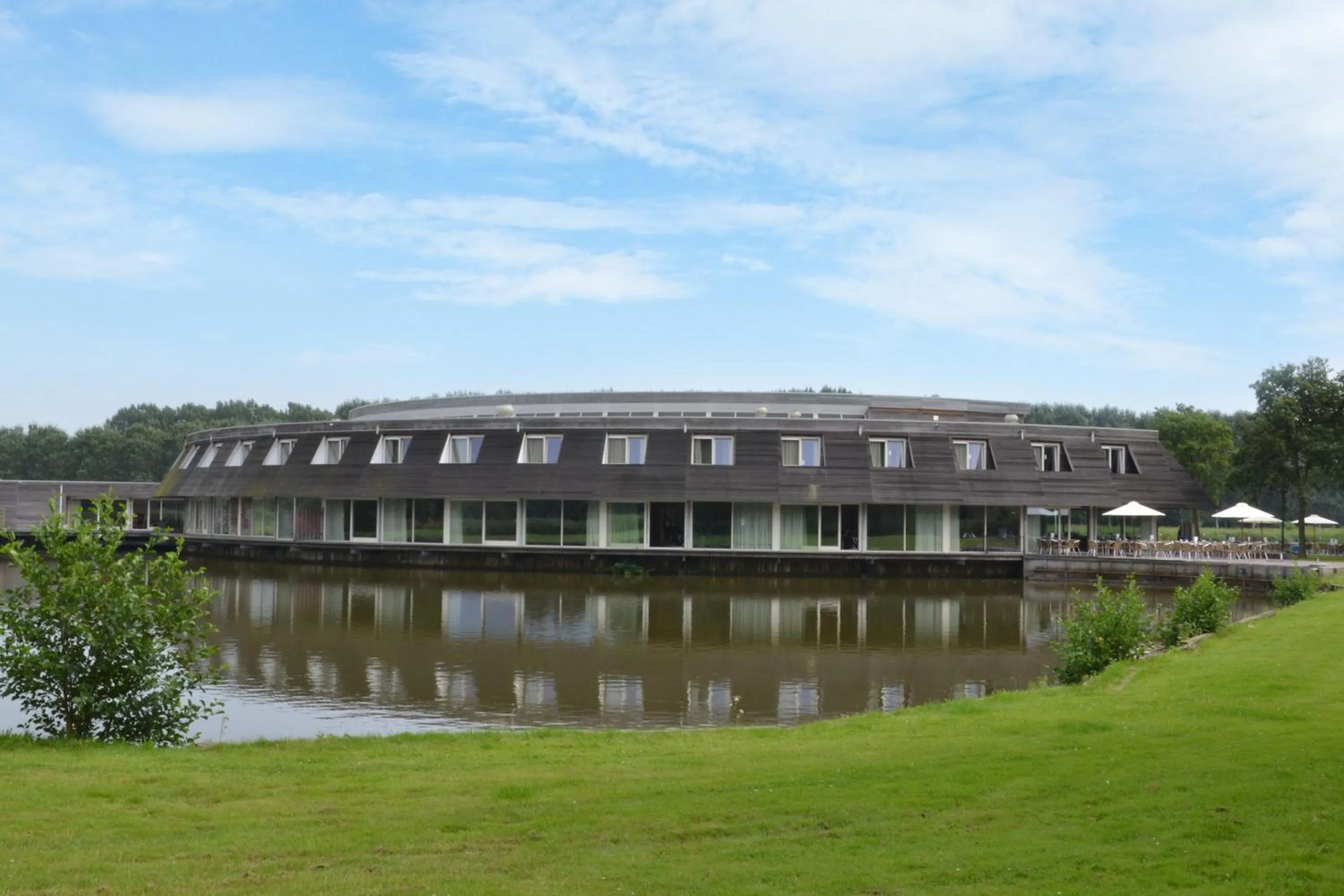 Facade/entrance in Fletcher Hotel - Resort Spaarnwoude