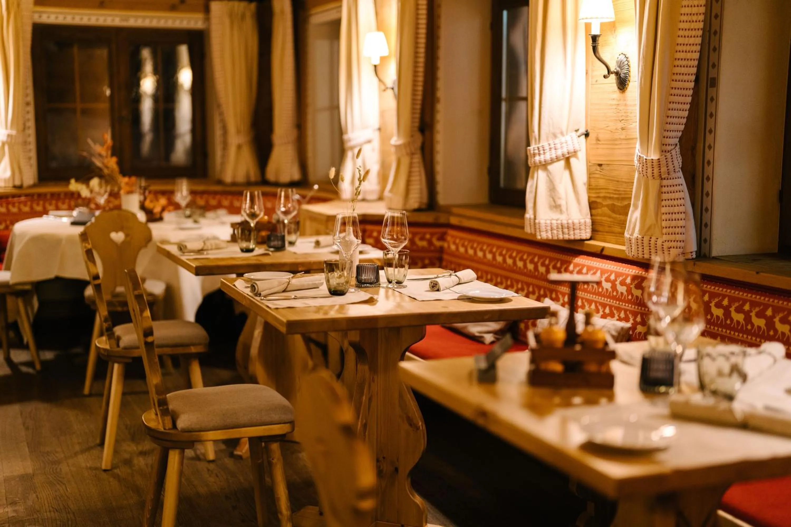 Restaurant/places to eat in Seven Alpina Boutique Hotel