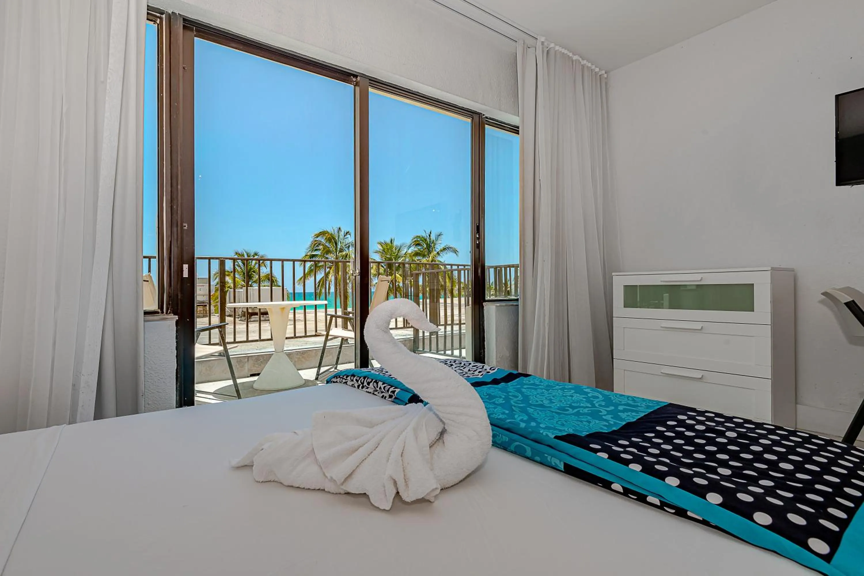 Bed in Beach Front Studio Miami Beach