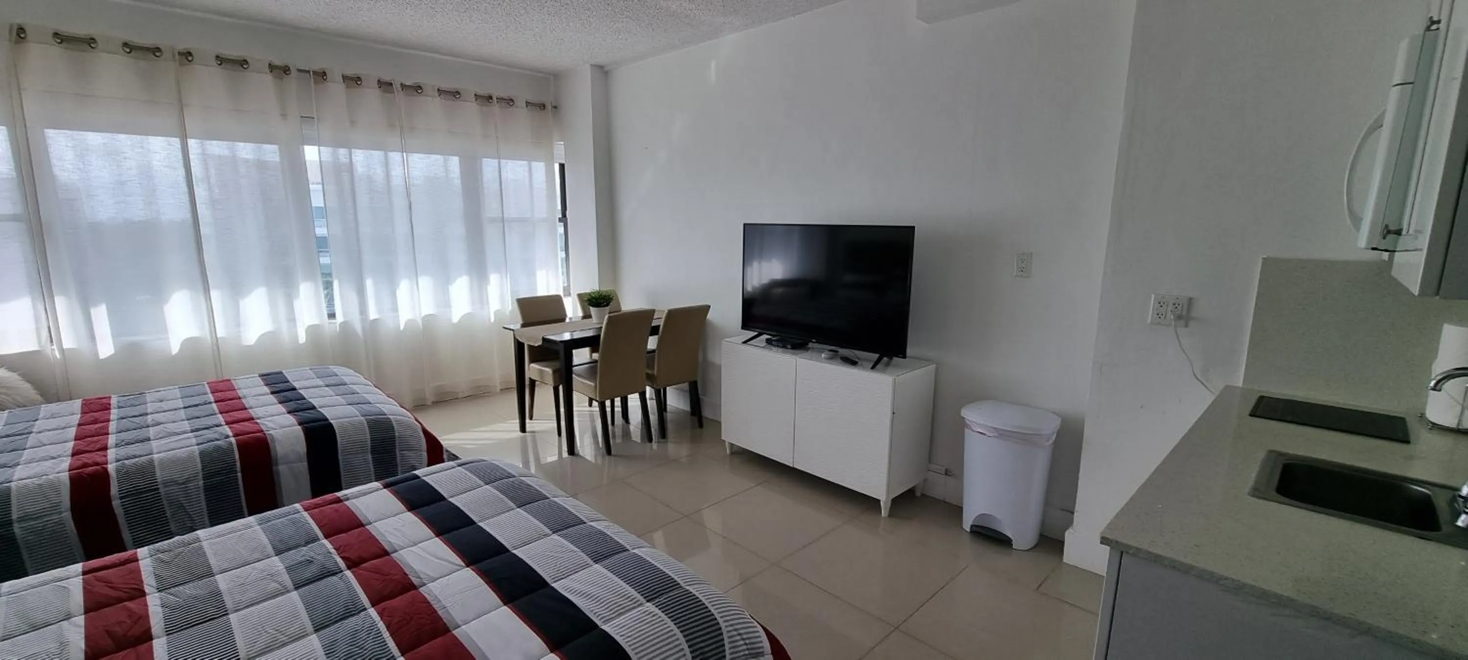 Bed in Beach Front Studio Miami Beach