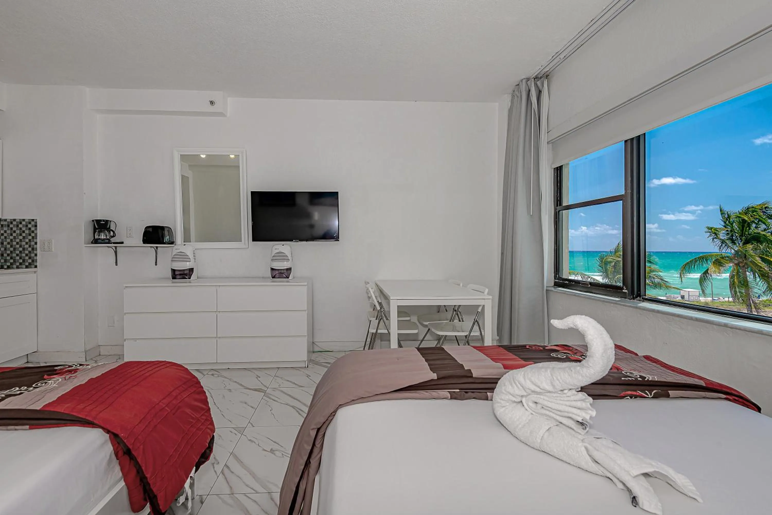 Bed in Beach Front Studio Miami Beach