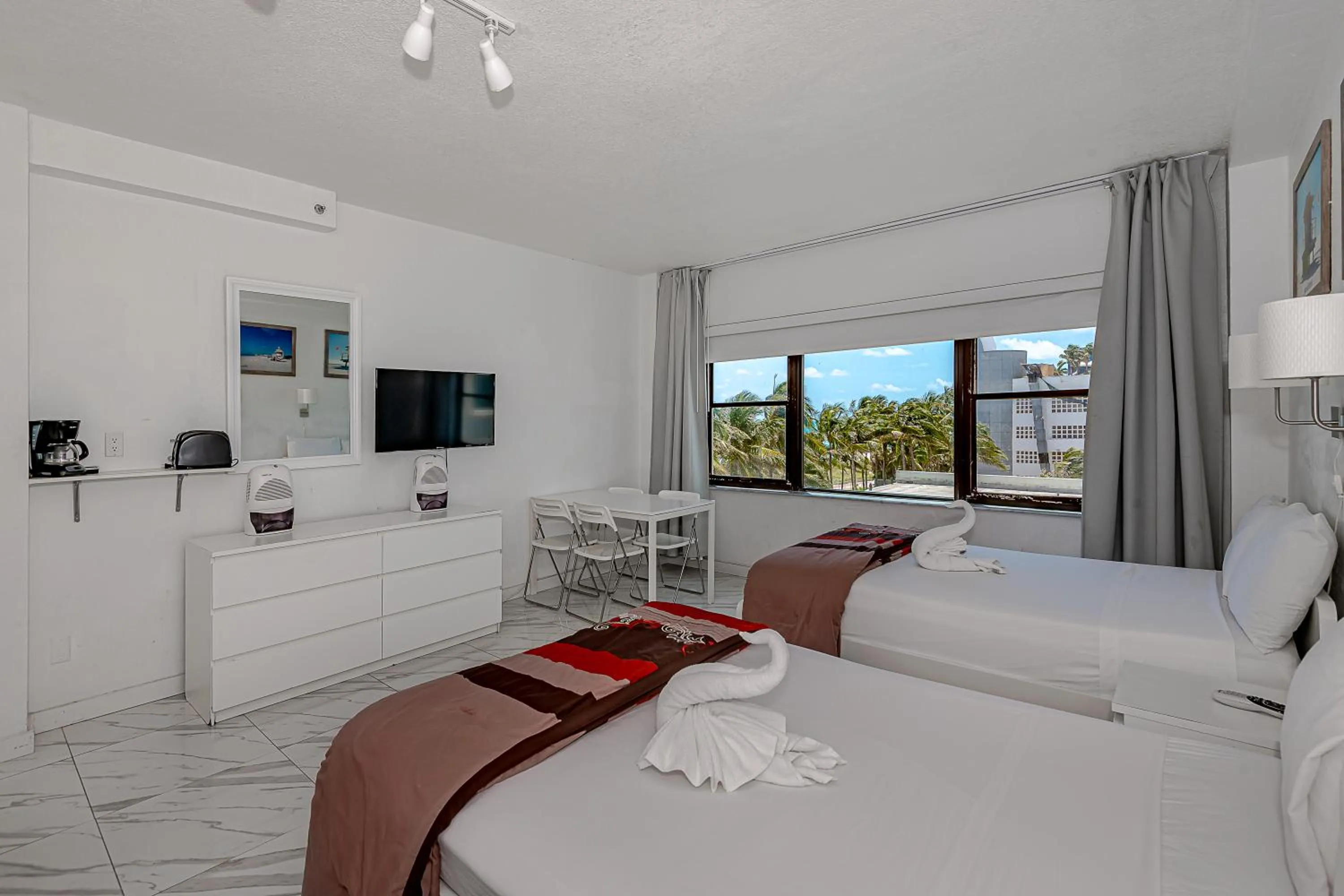 Bed in Beach Front Studio Miami Beach