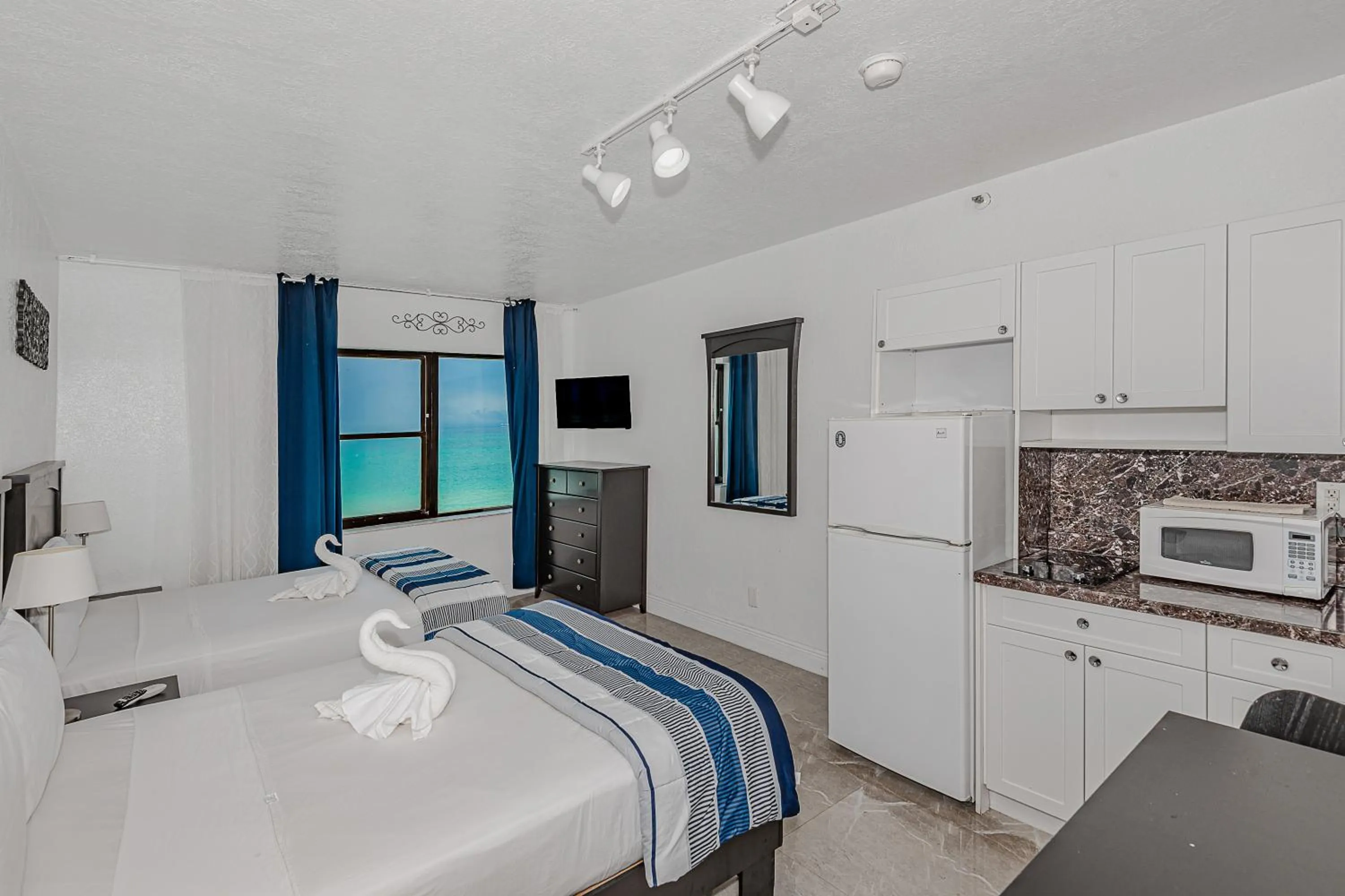 Bed in Beach Front Studio Miami Beach