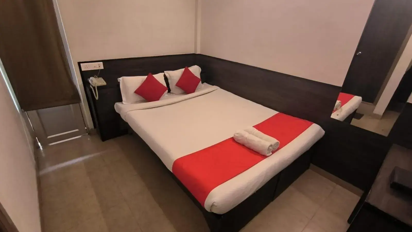 Bed in HOTEL INDIANA Bed in HOTEL INDIANA