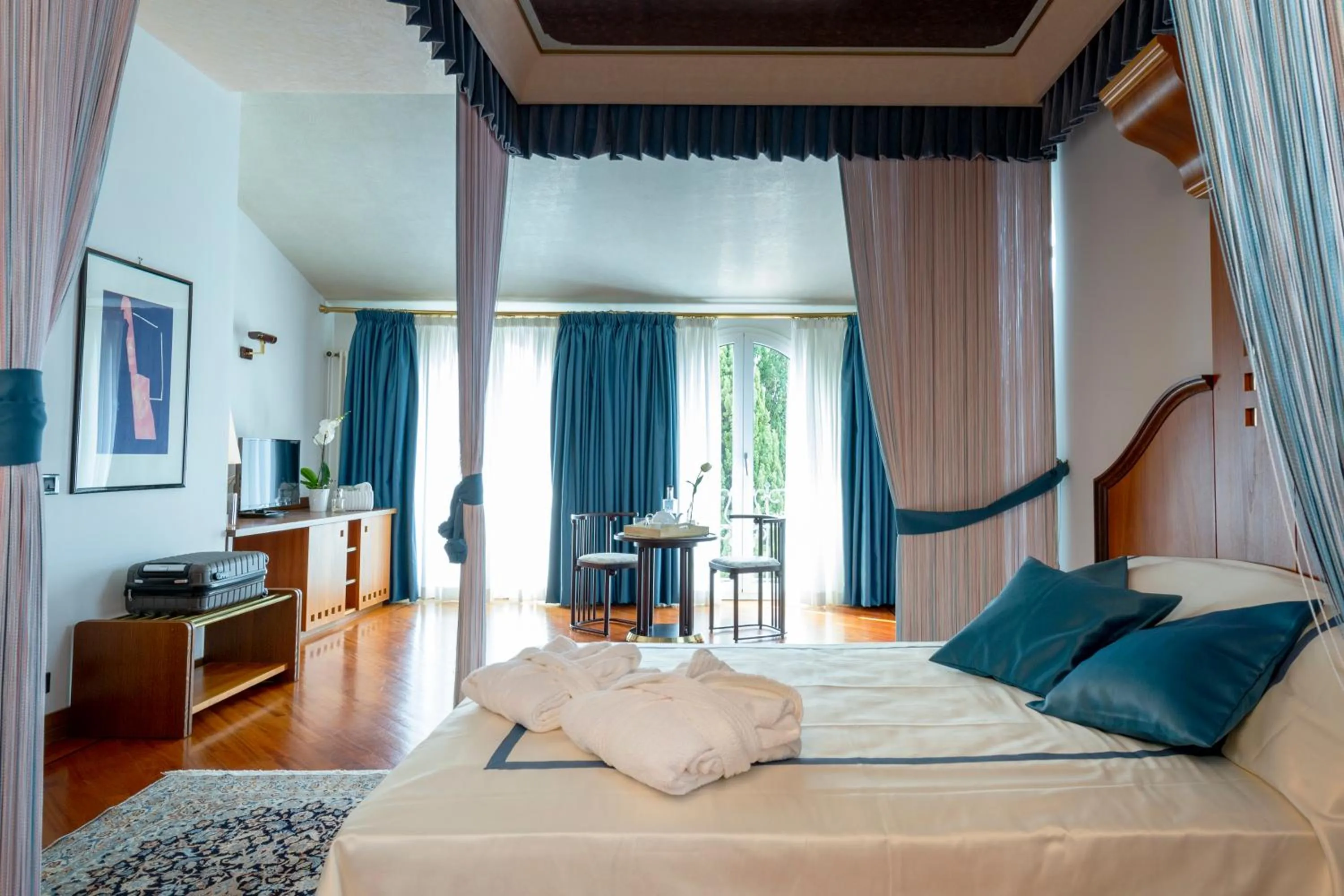 Bed in Bellosguardo Resort
