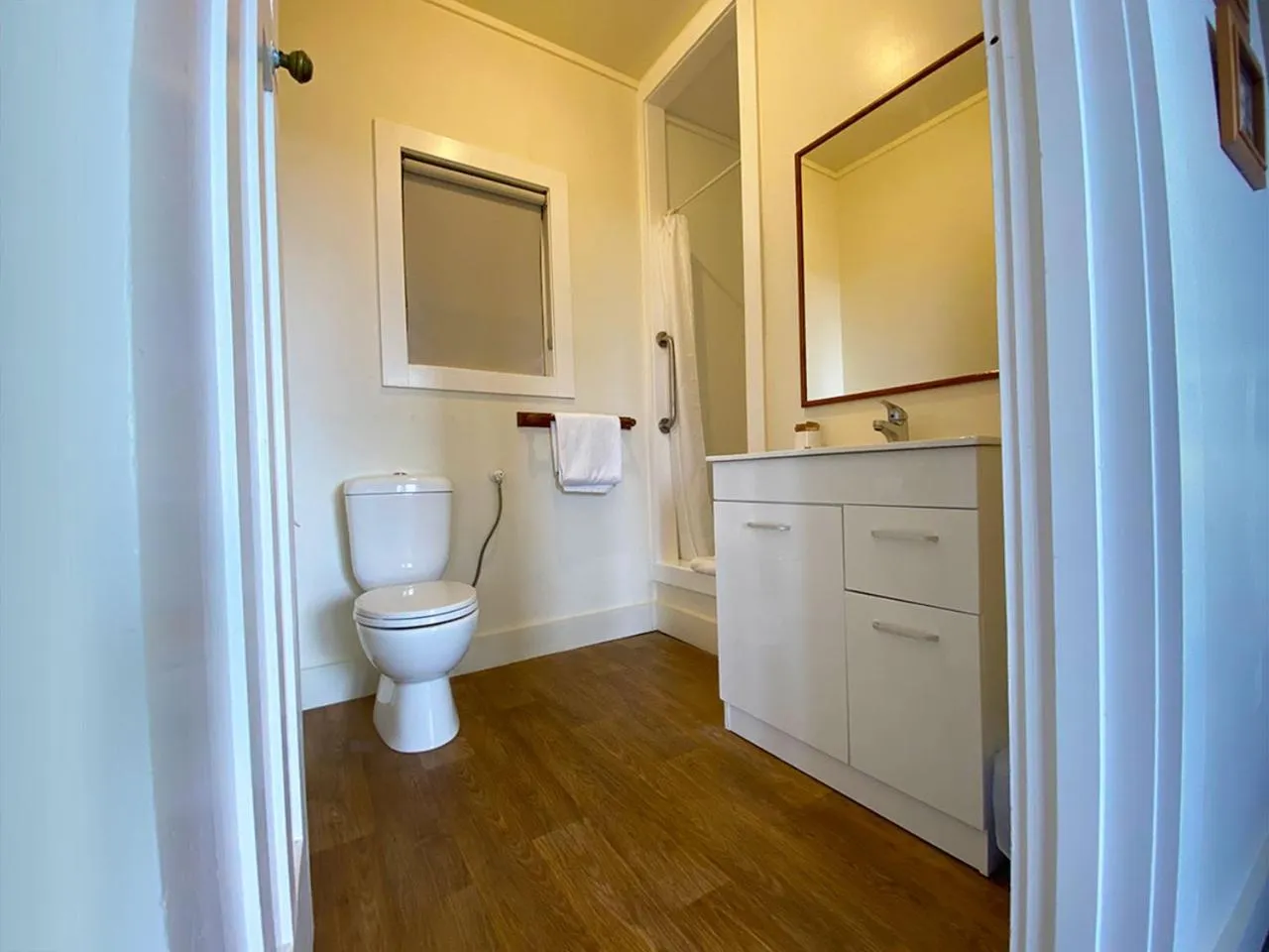 Bathroom in Mangonui Waterfront Apartments