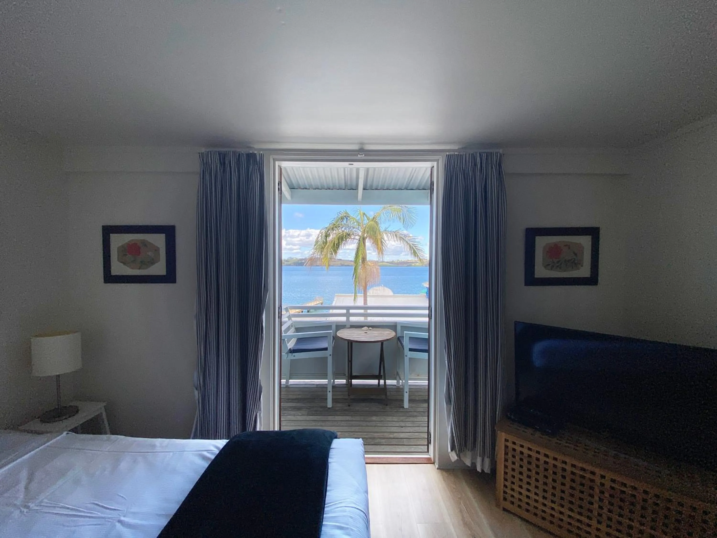 Bed in Mangonui Waterfront Apartments