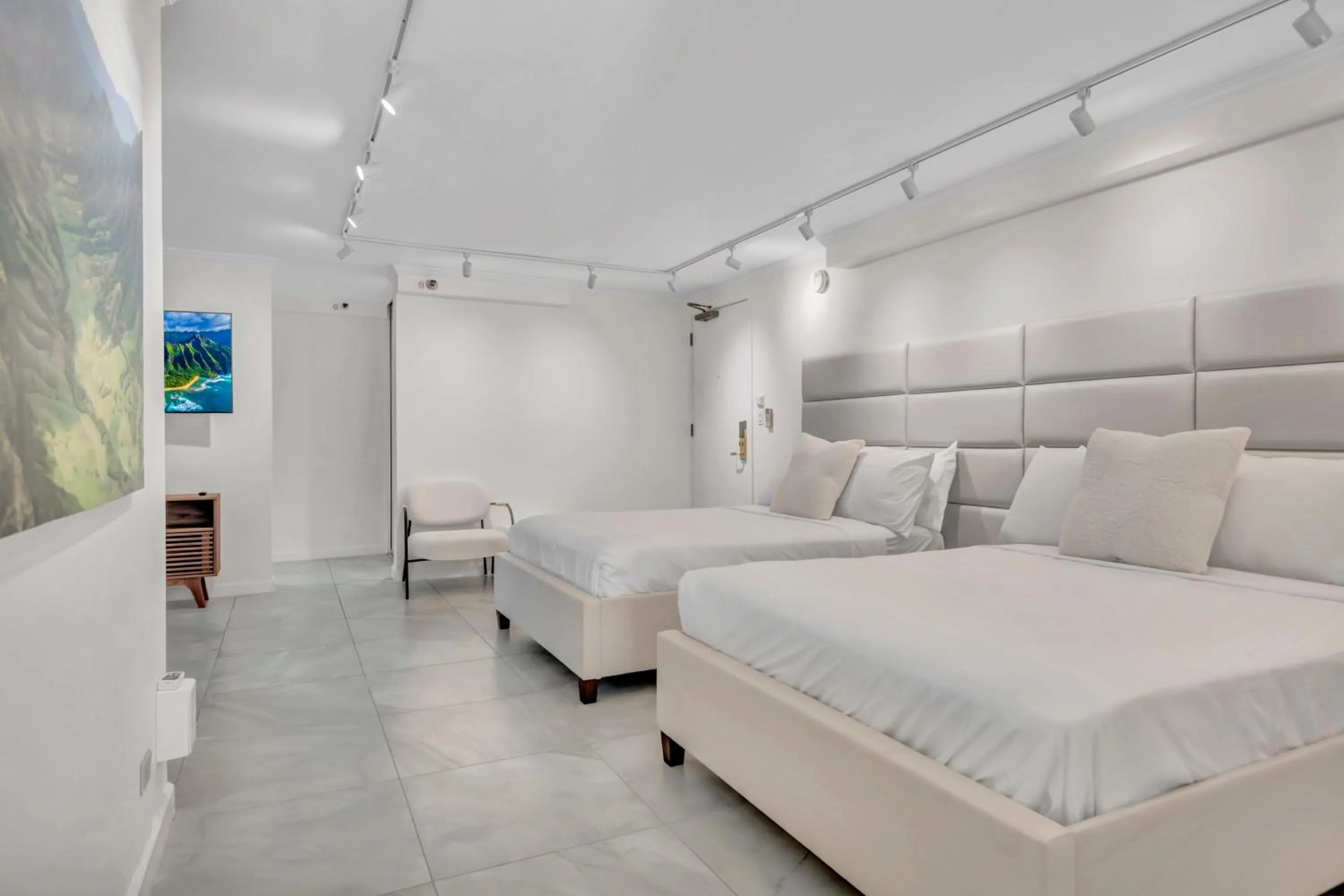 Spacious Design Studio 3 mins from the beach