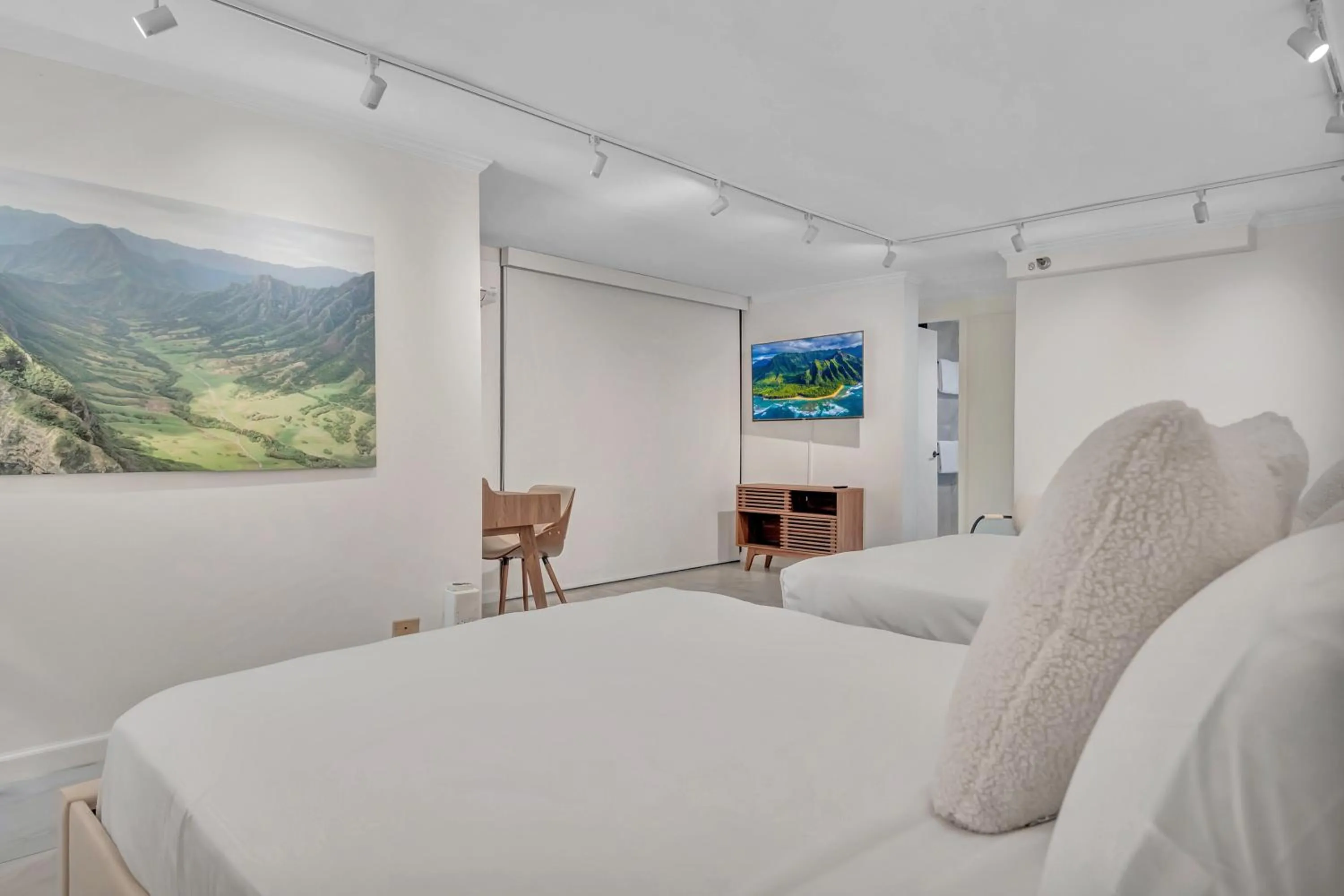 Spacious Design Studio 3 mins from the beach