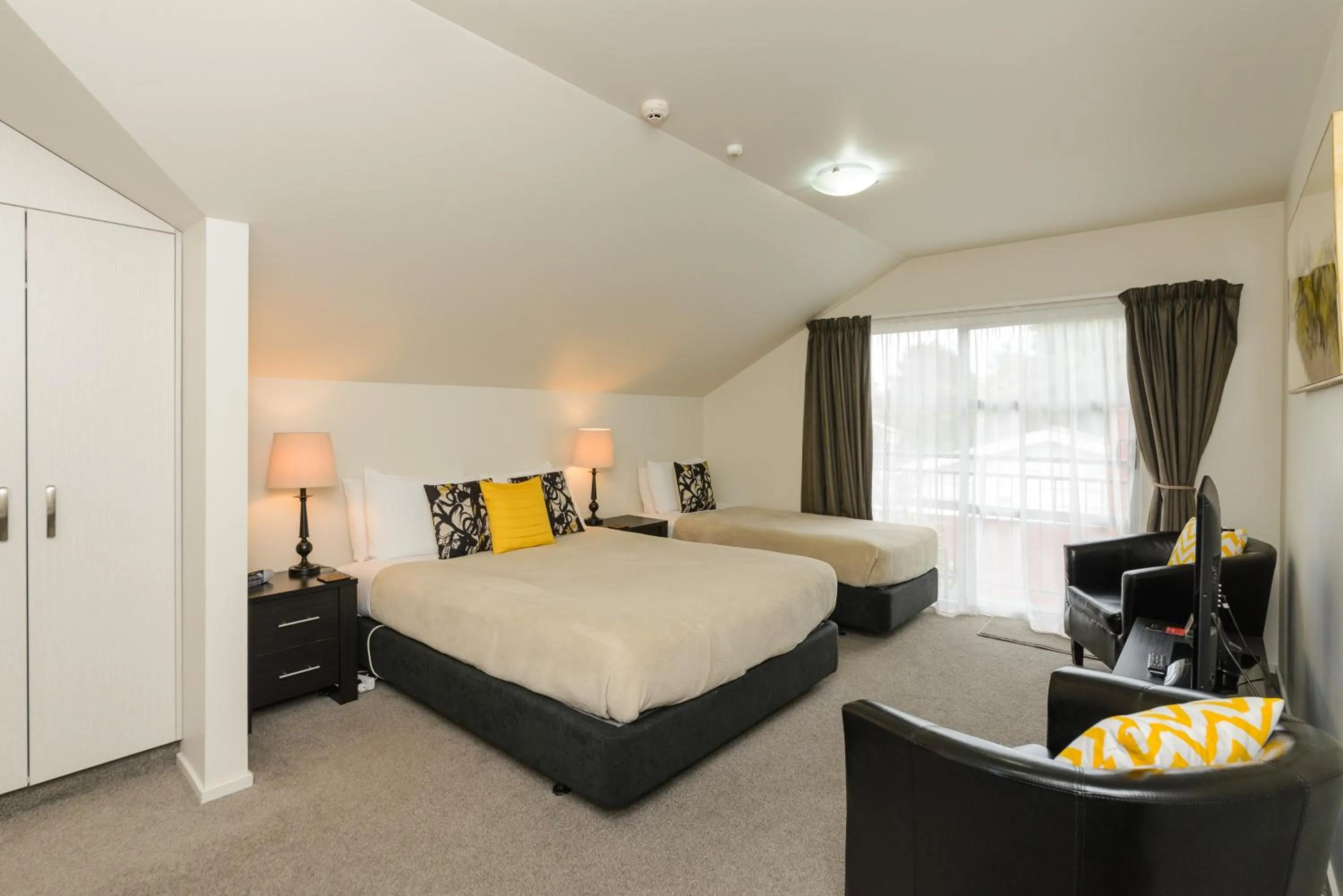 Bed in Ellena Court Motel