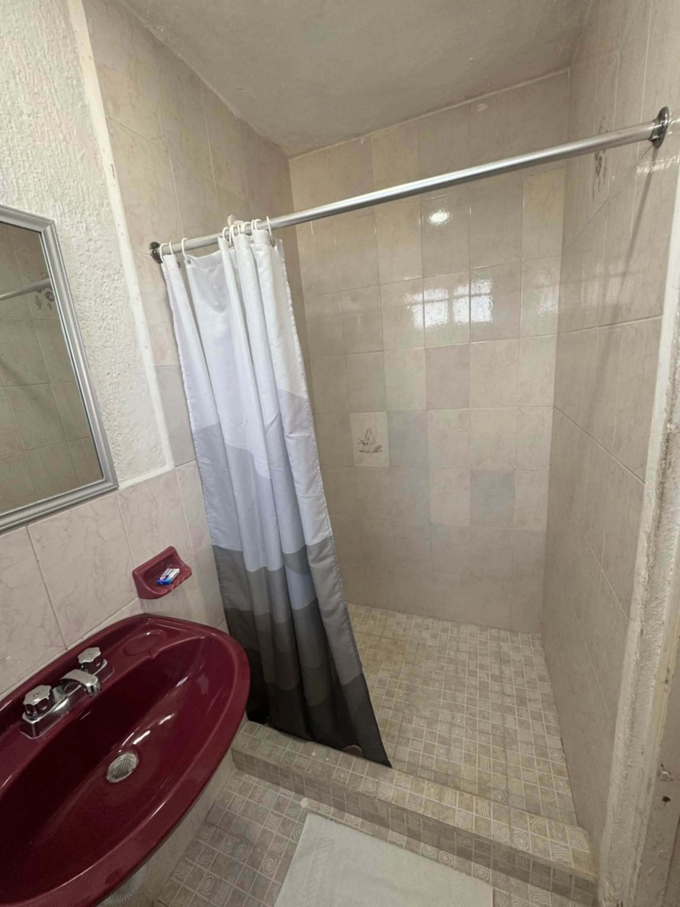 Shower in Hotel Farallon Inn Cancún