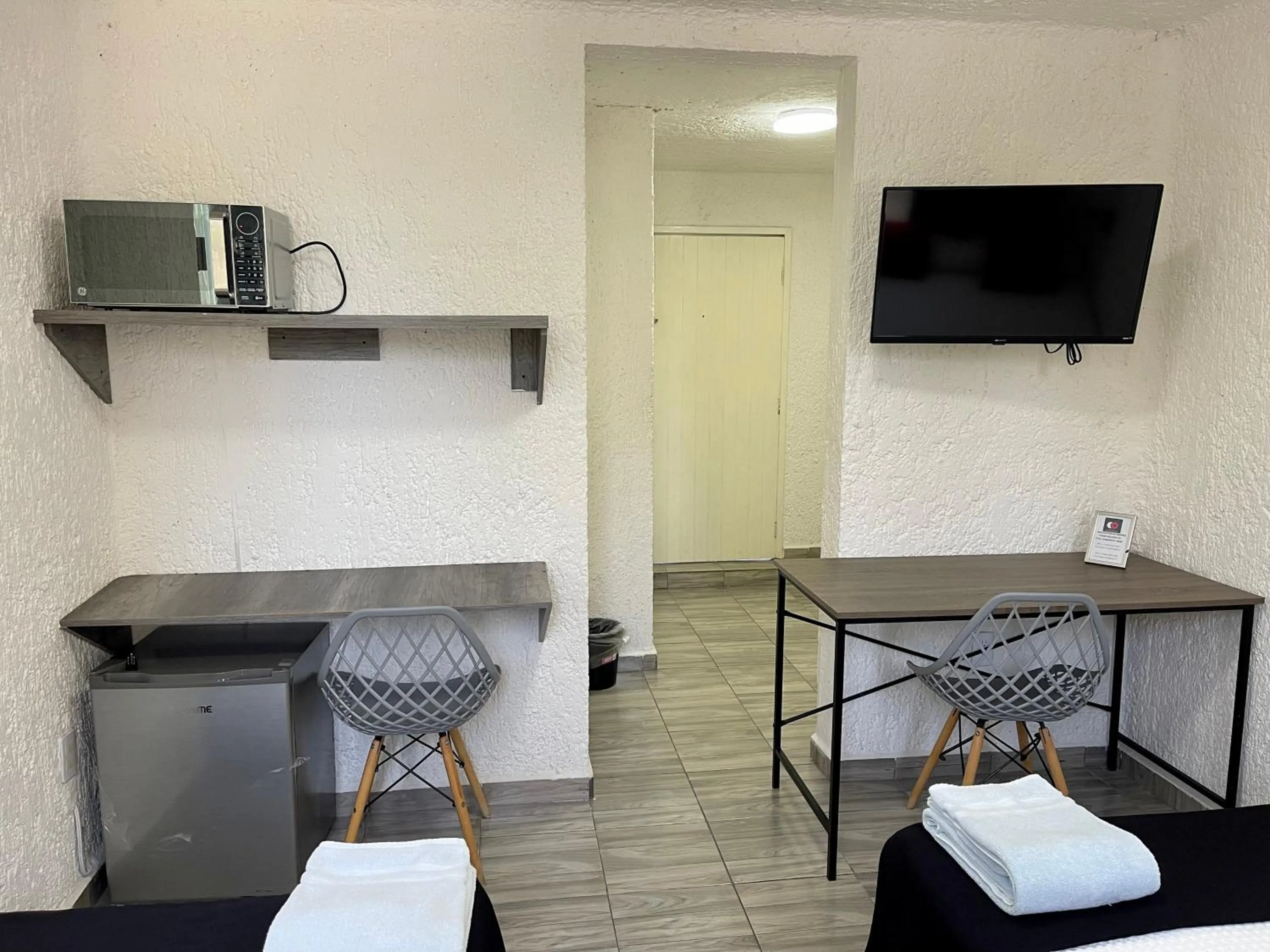 TV and multimedia in Hotel Farallon Inn Cancún