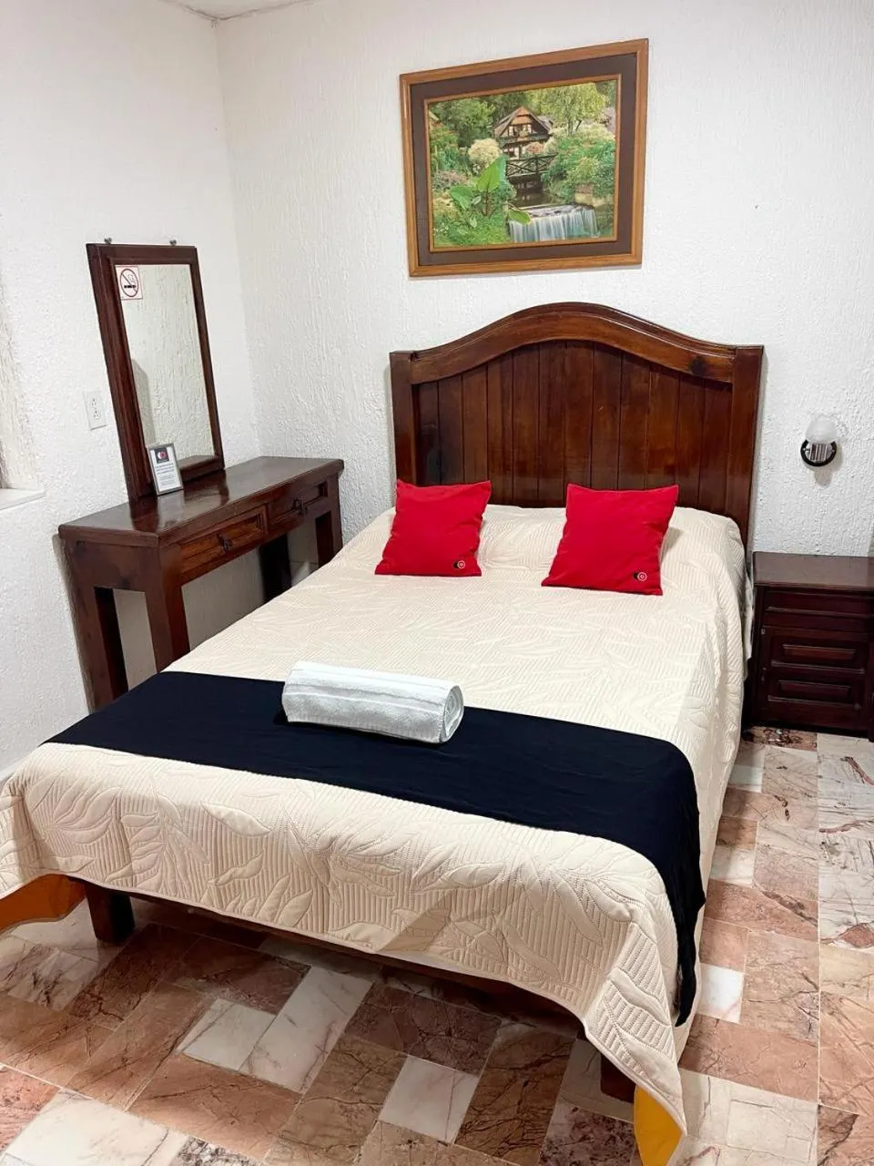 Bed in Hotel Farallon Inn Cancún