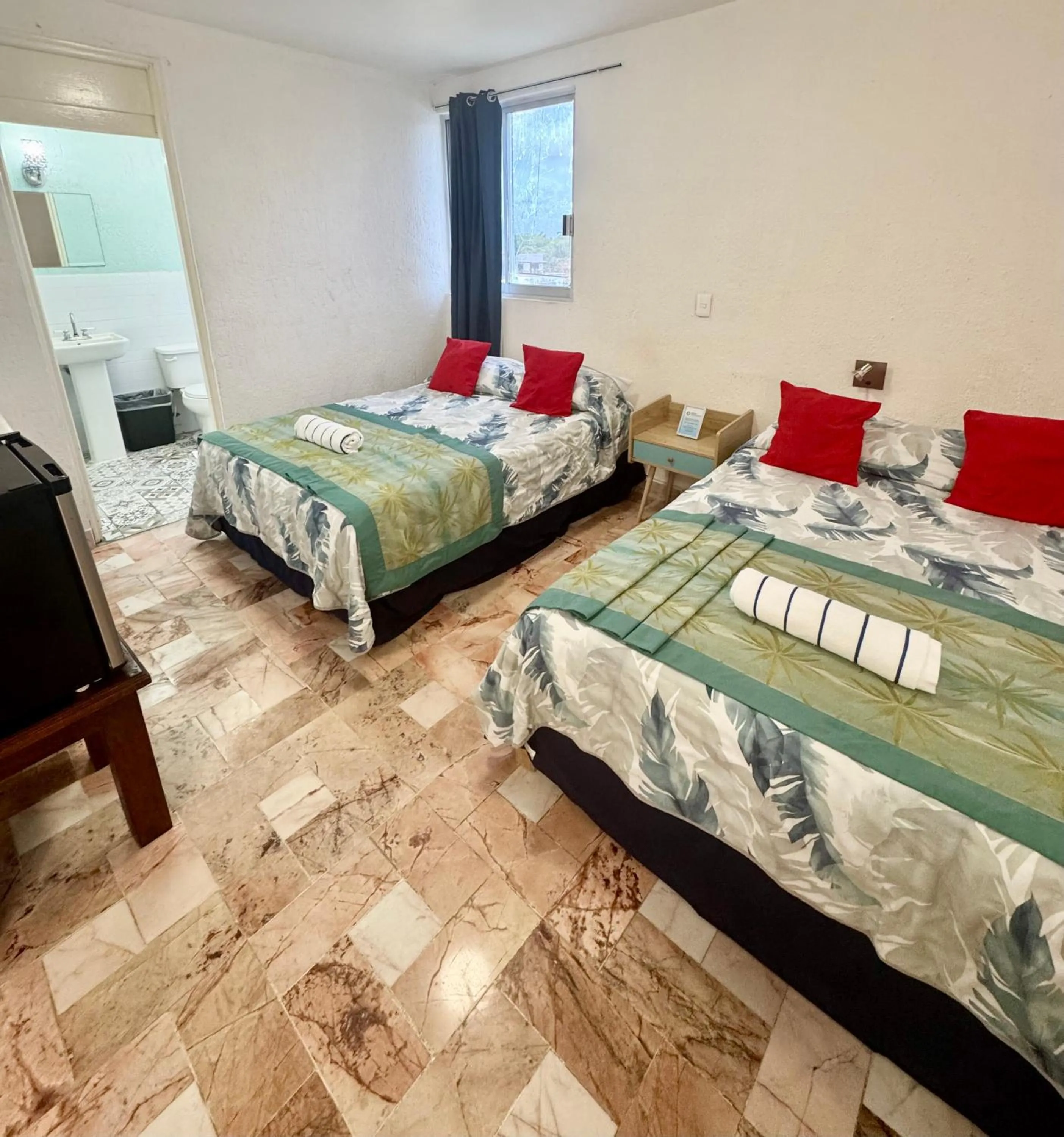 Bed in Hotel Farallon Inn Cancún