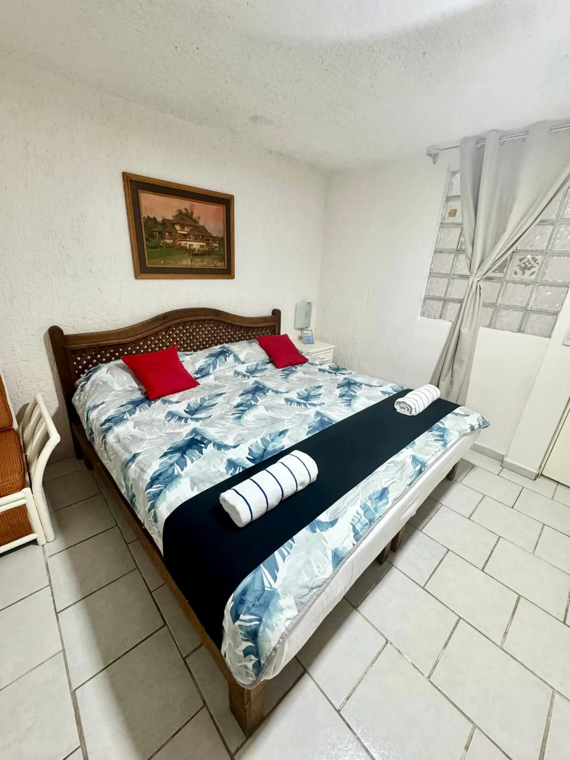 Bed in Hotel Farallon Inn Cancún