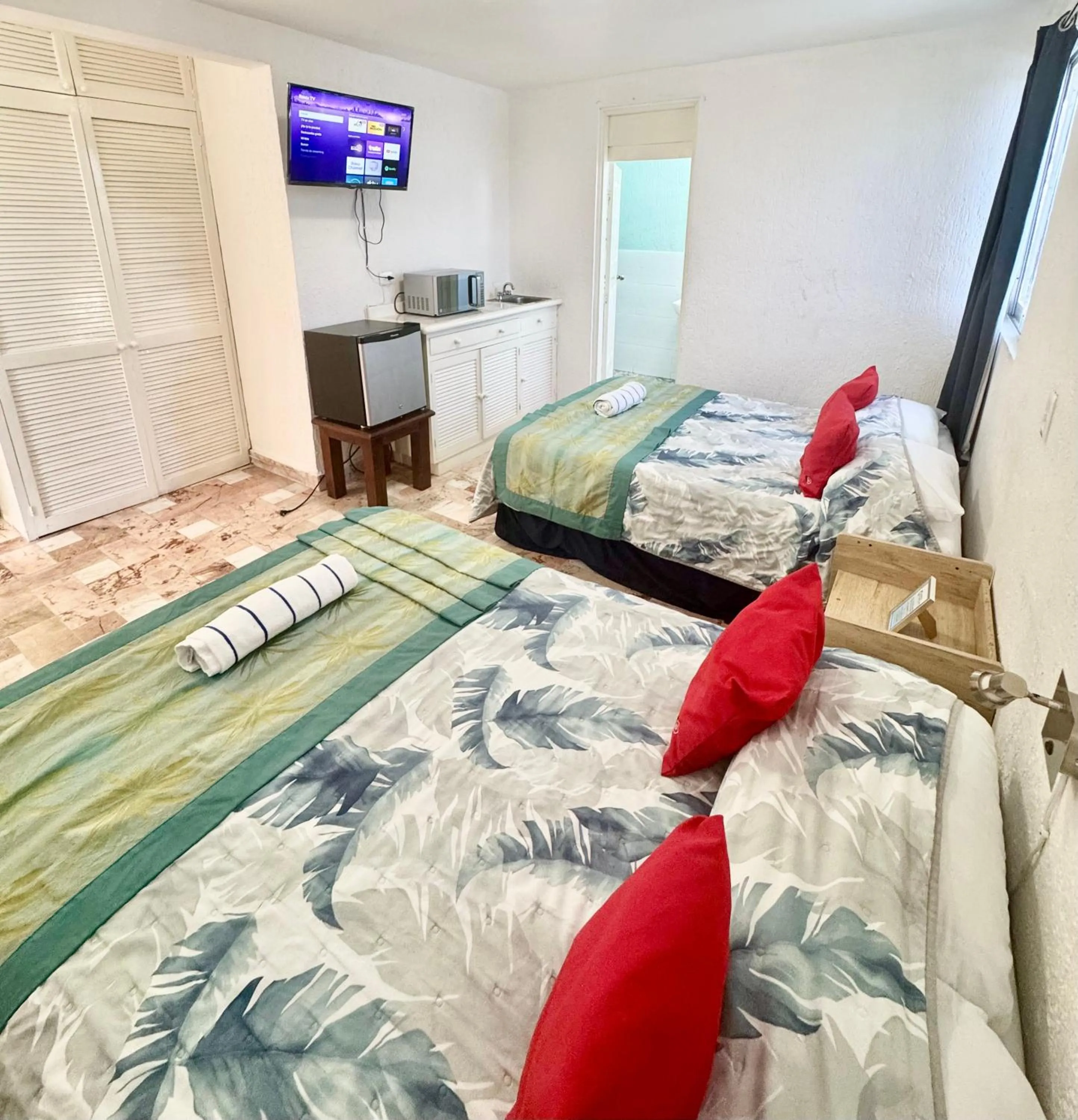 TV and multimedia, Bed in Hotel Farallon Inn Cancún