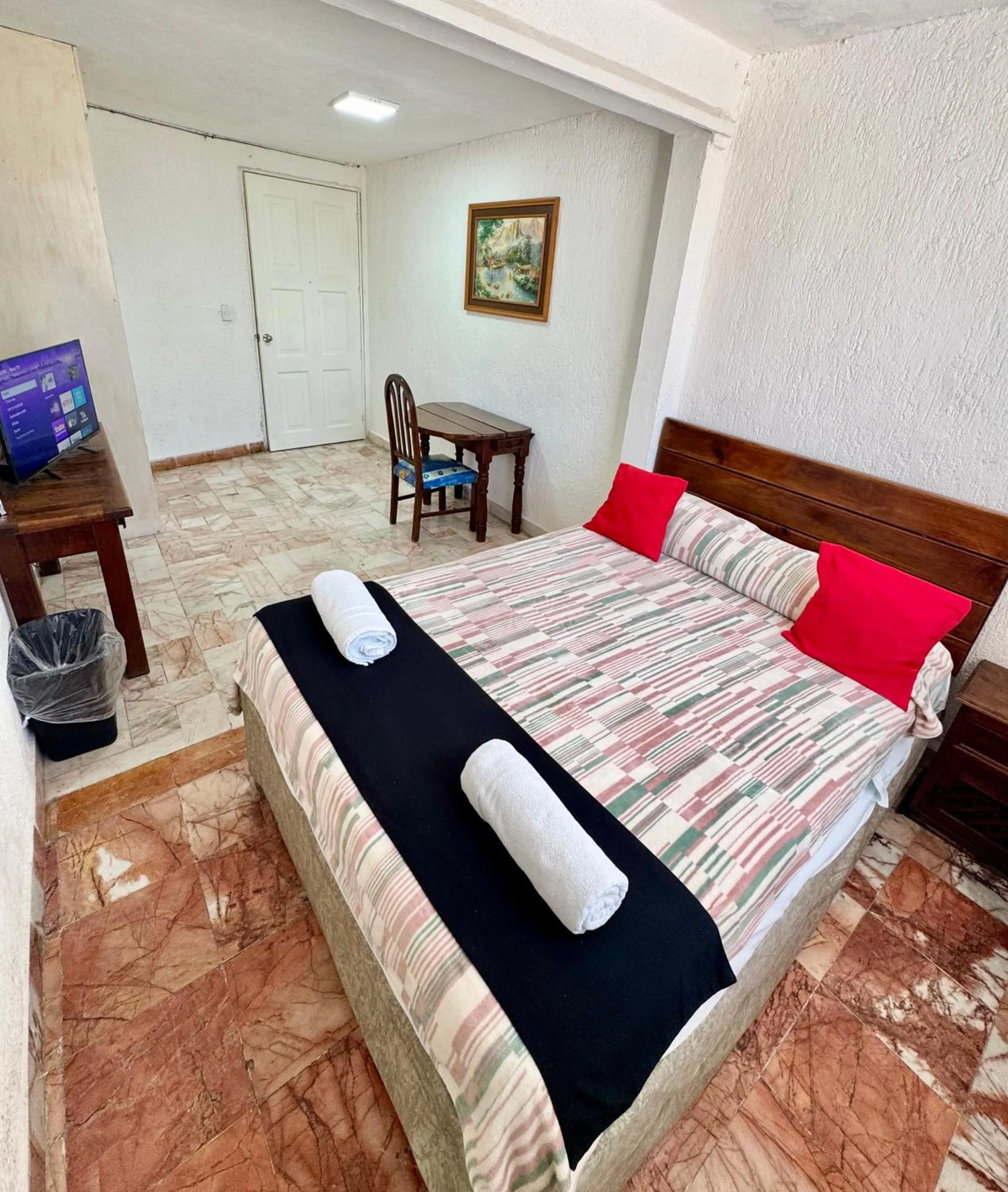 Bed in Hotel Farallon Inn Cancún