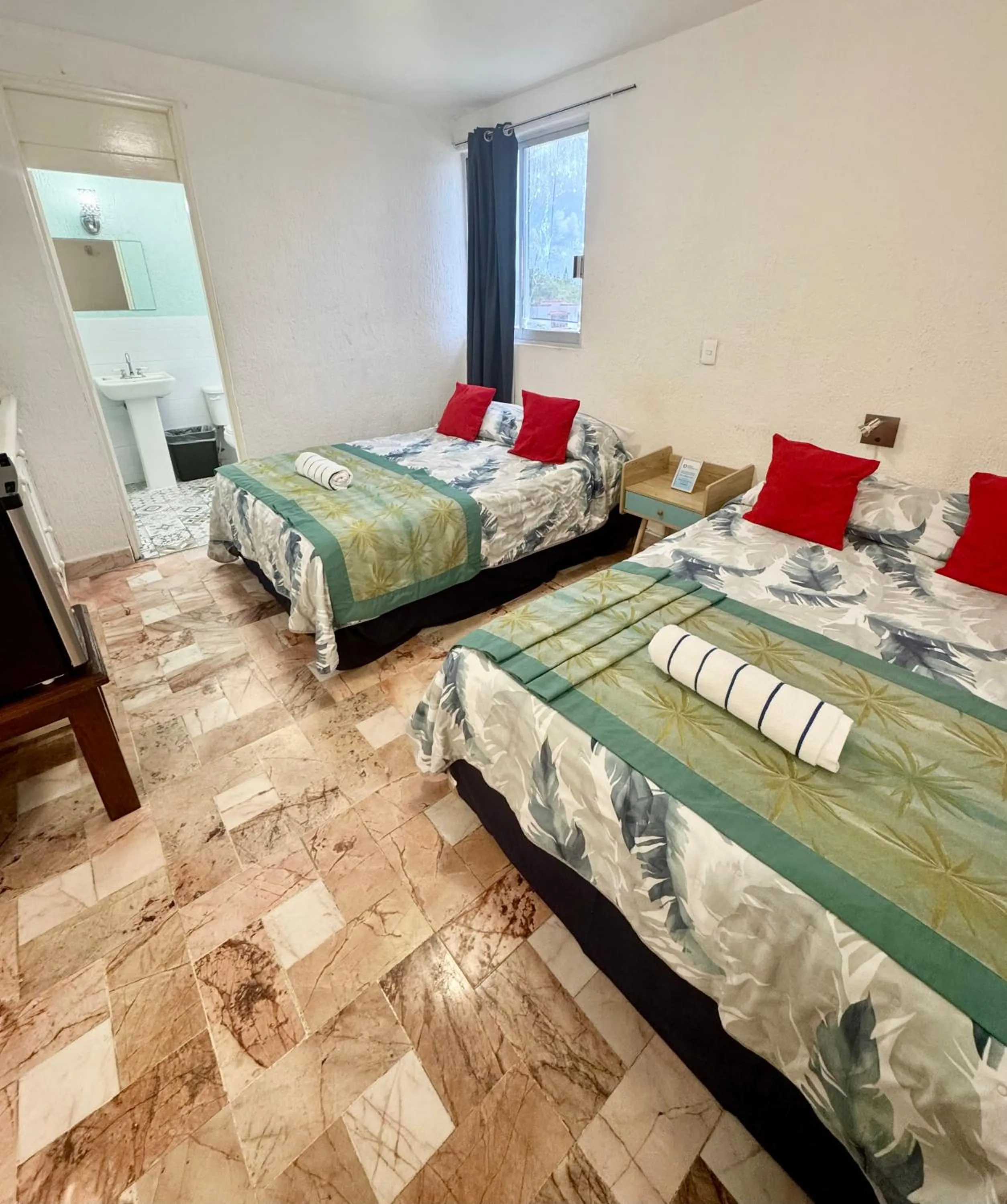 Bed in Hotel Farallon Inn Cancún