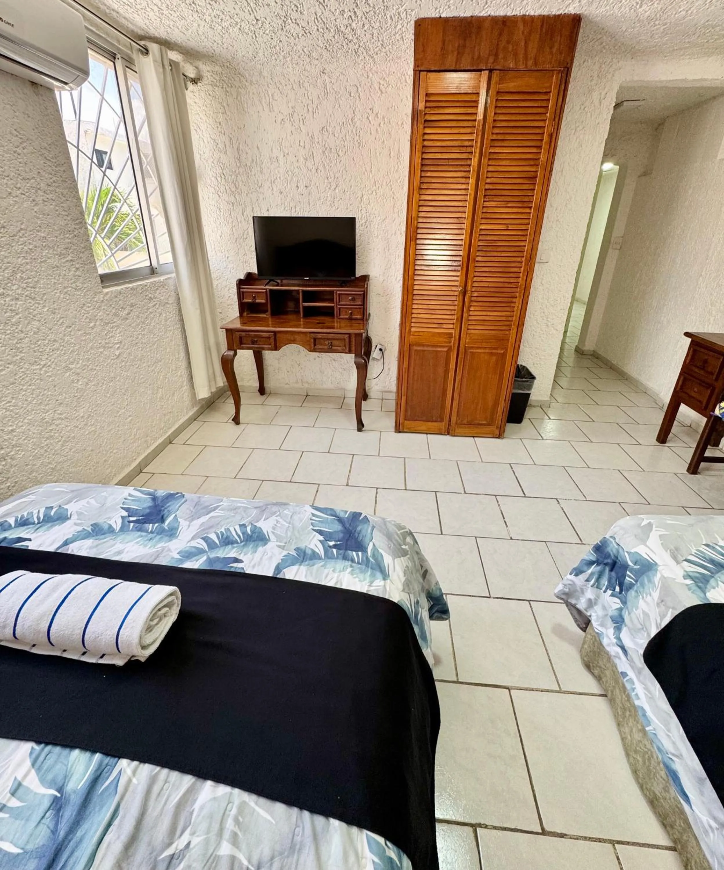 Bed in Hotel Farallon Inn Cancún