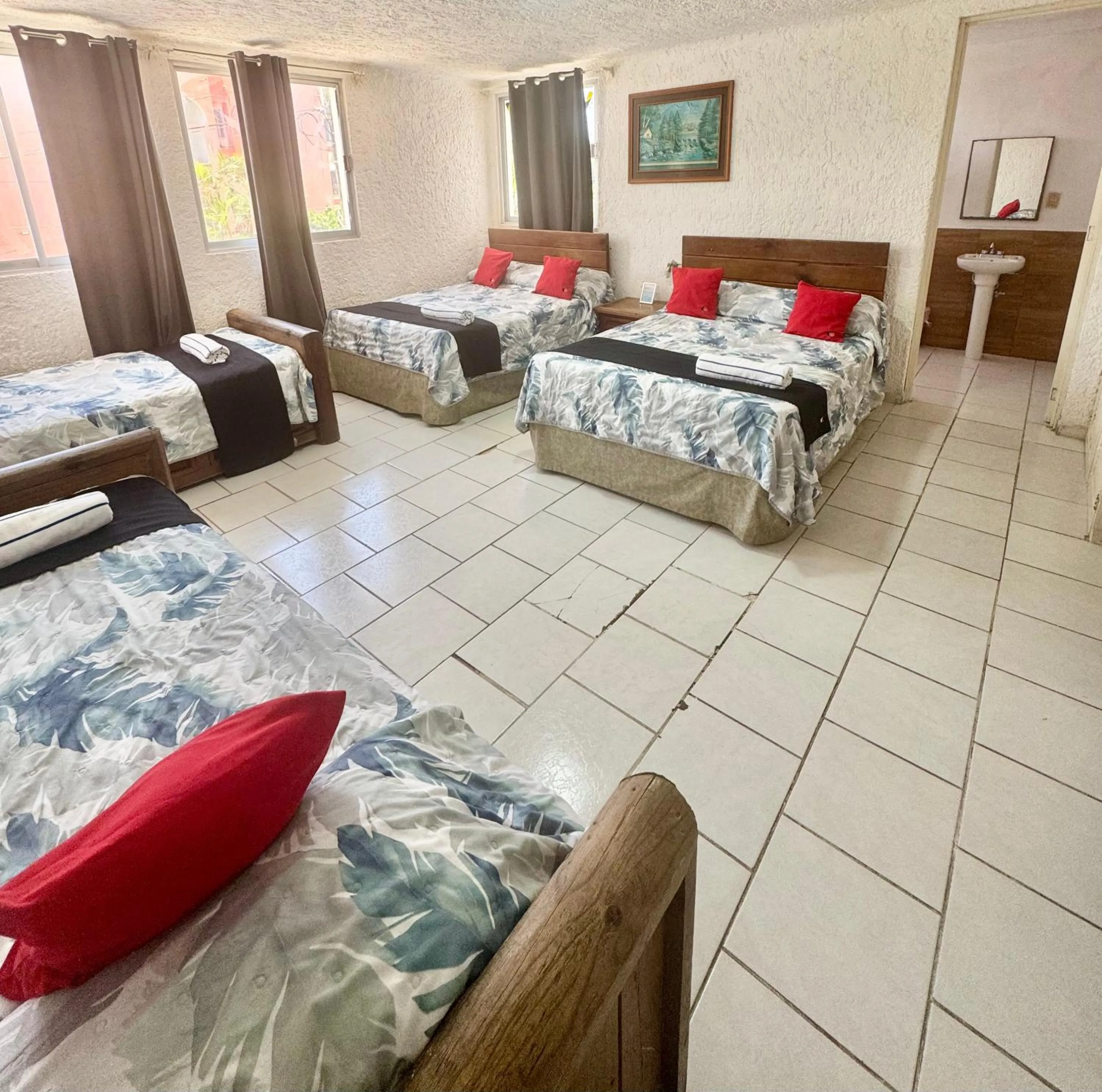 Bed in Hotel Farallon Inn Cancún