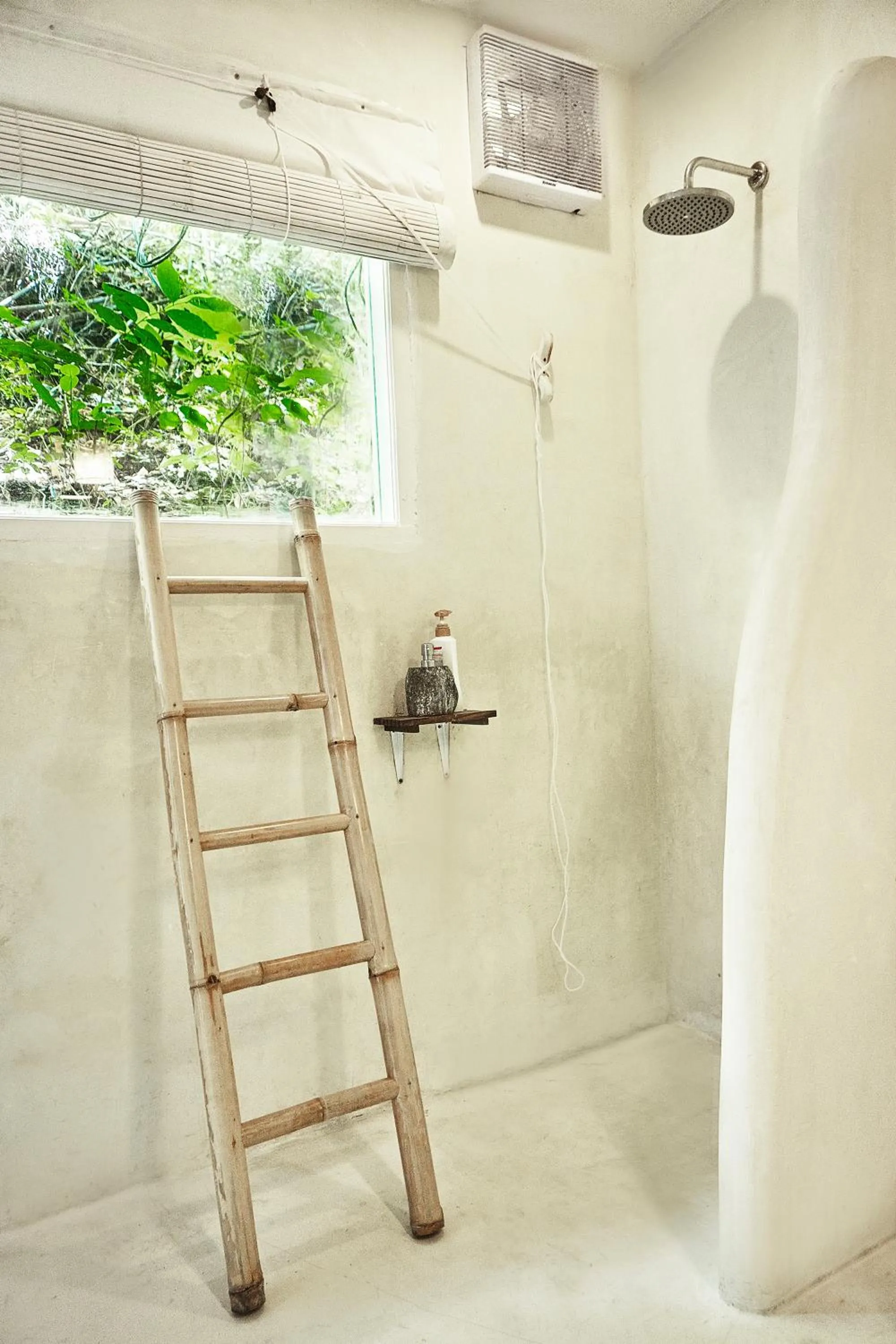 Shower in Sal Secret Spot