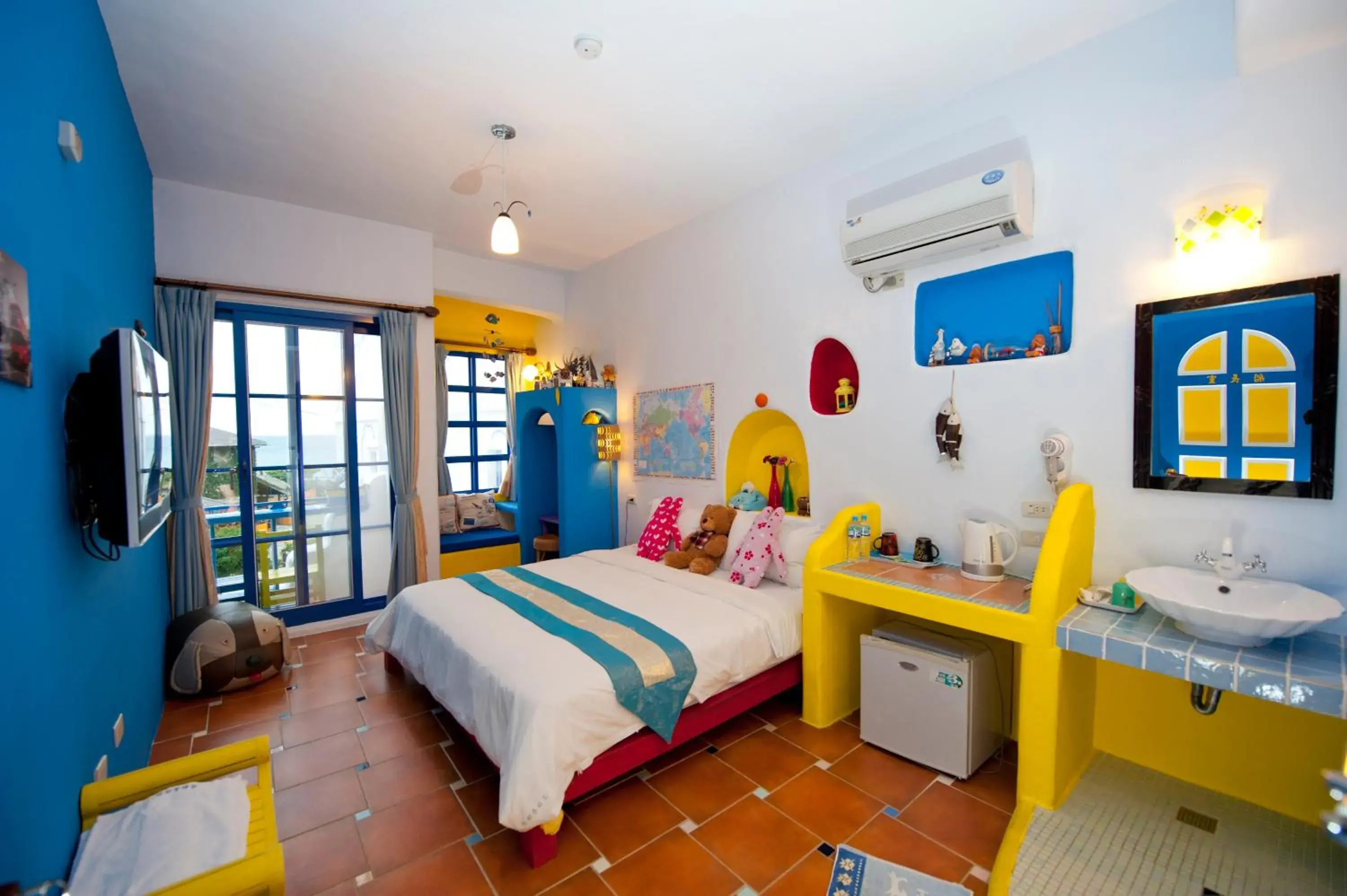 Deluxe Double Room with Balcony and Sea View in Captain Homestay Deluxe Double Room with Balcony and Sea View in Captain Homestay