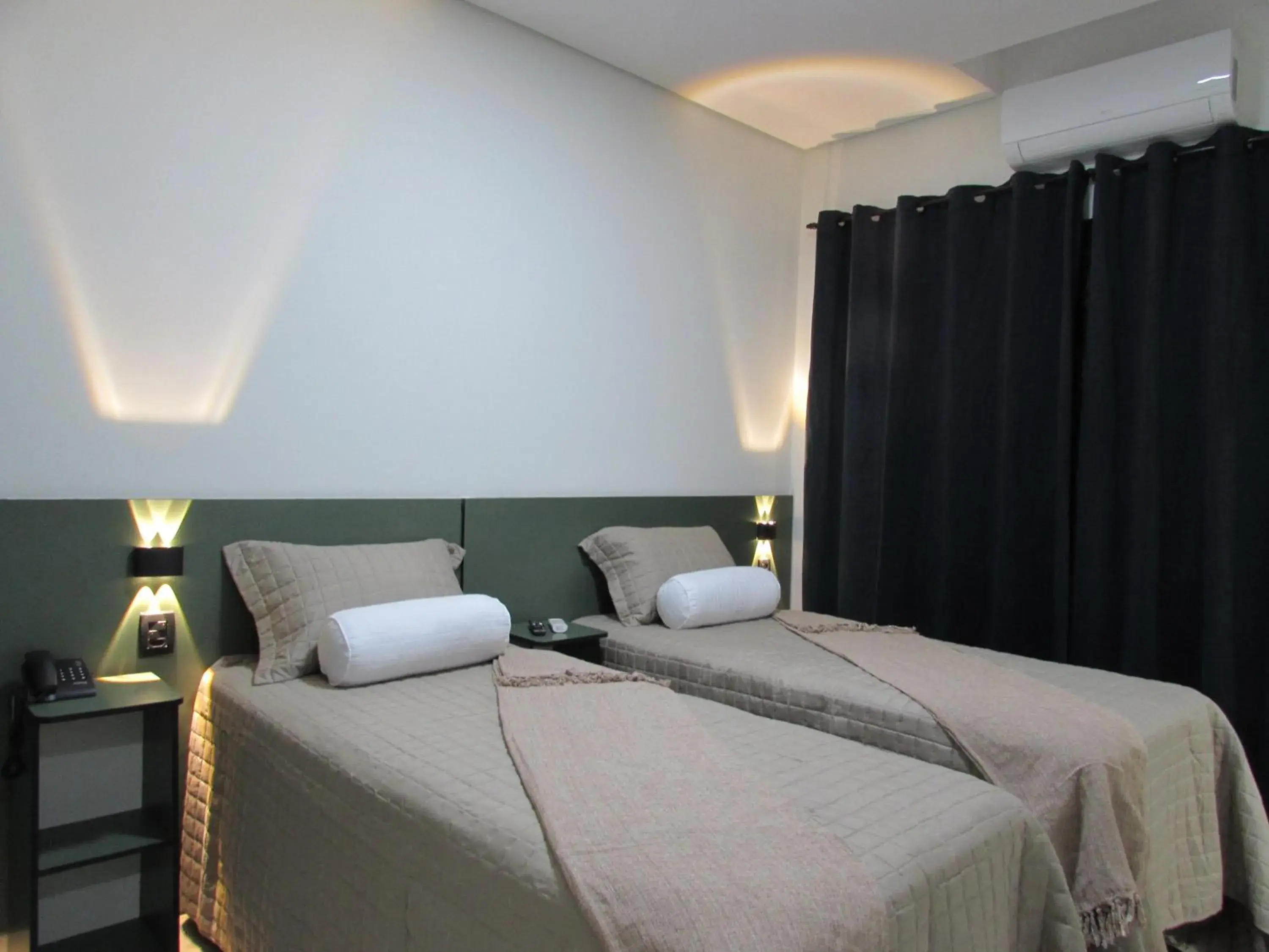 Superior Twin Room - single occupancy in "Hotel Paramount" Próximo a 25 Março, Brás, Bom Retiro, Exporcenter Norte e Distrito do Anhembi Superior Twin Room - single occupancy in "Hotel Paramount" Próximo a 25 Março, Brás, Bom Retiro, Exporcenter Norte e Distrito do Anhembi