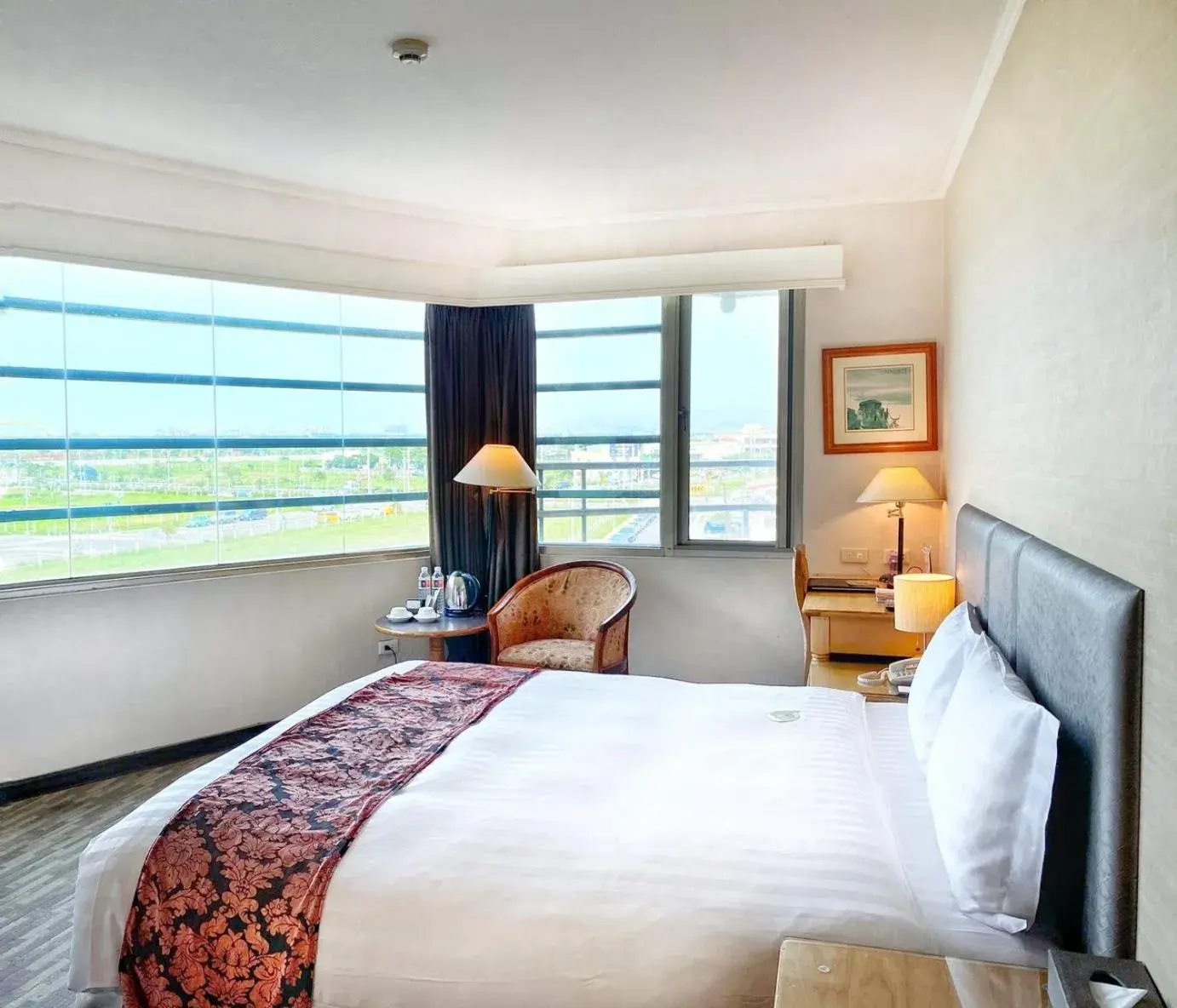 Bedroom, Bed in Golden Tulip Zhong Xin Hotel Taichung Bedroom, Bed in Golden Tulip Zhong Xin Hotel Taichung