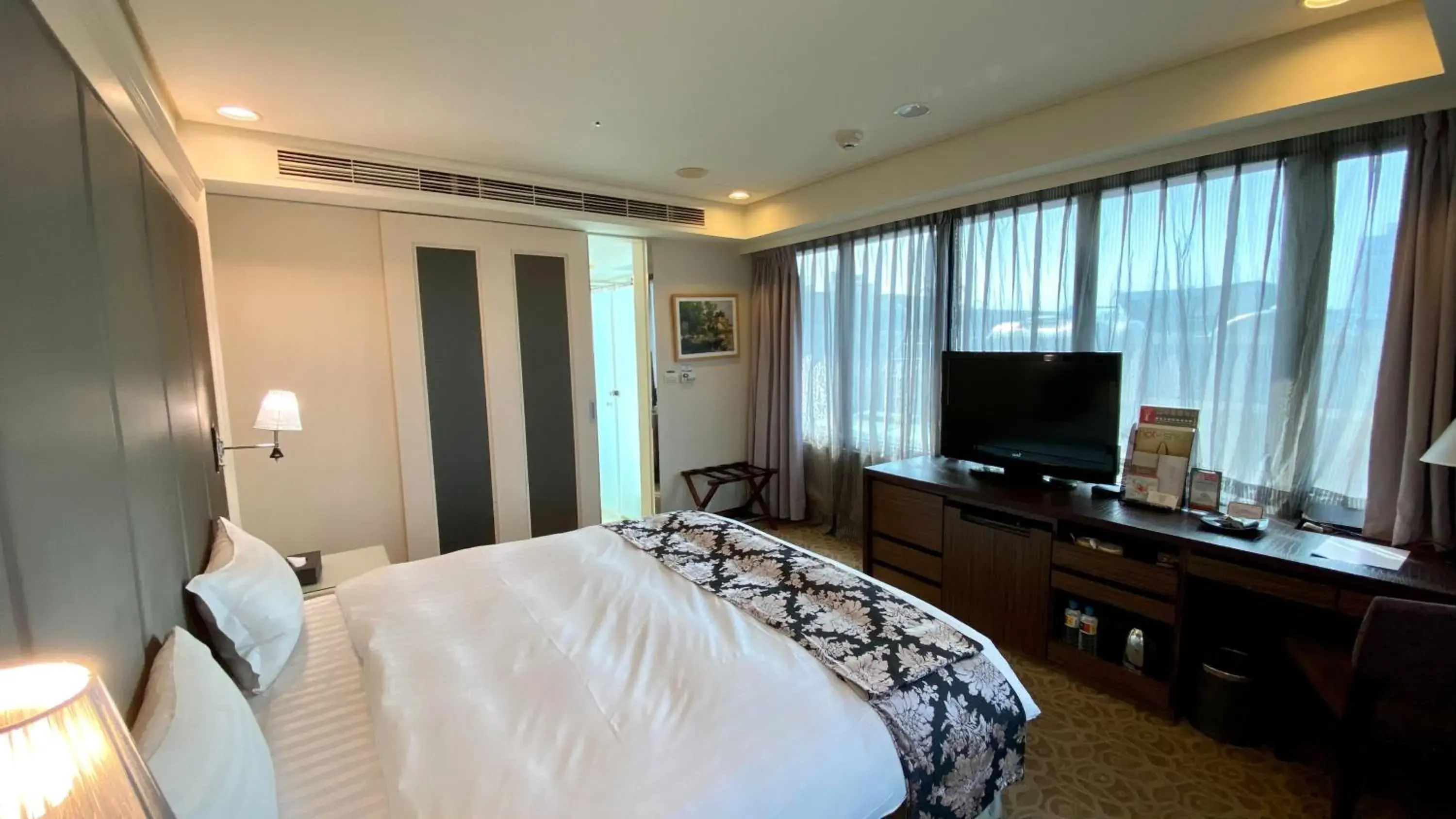 Property building, Bed in Golden Tulip Zhong Xin Hotel Taichung Property building, Bed in Golden Tulip Zhong Xin Hotel Taichung