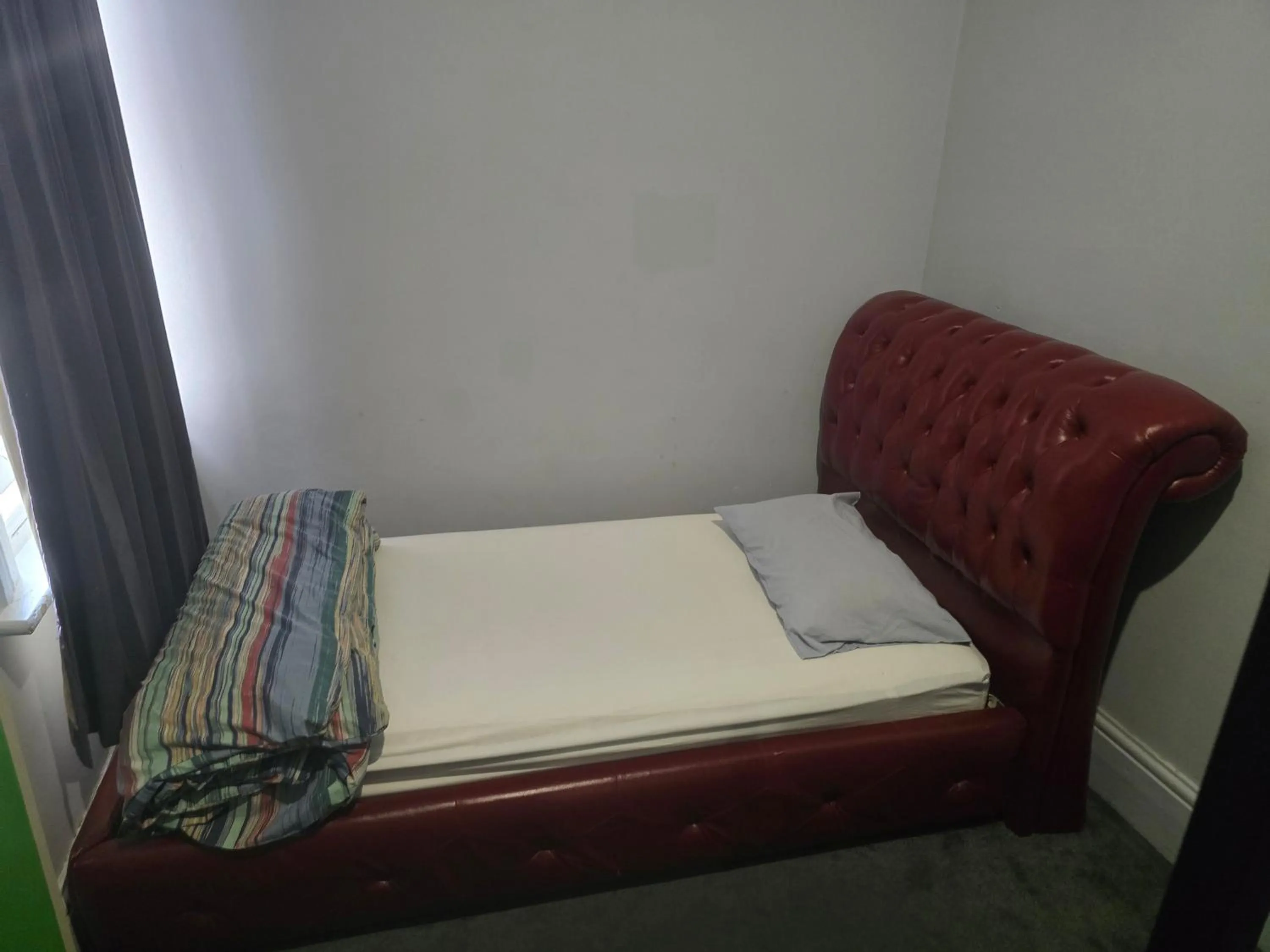 Bed in Backpackers Imperial Hotel