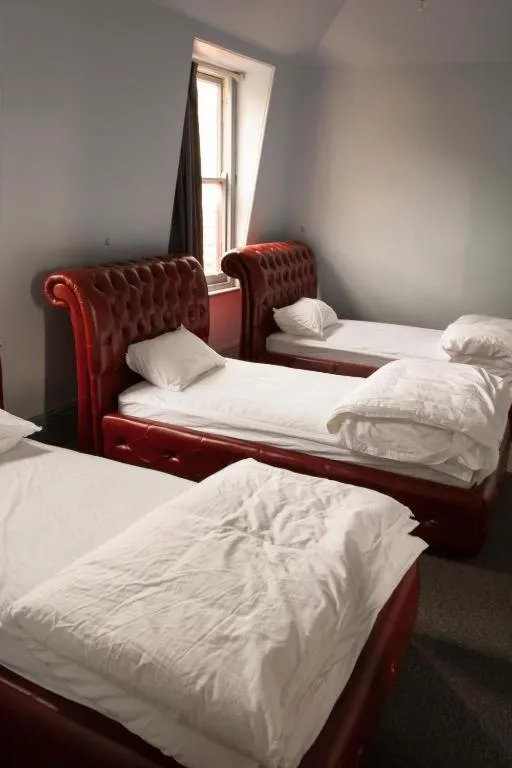 Bedroom, Bed in Backpackers Imperial Hotel