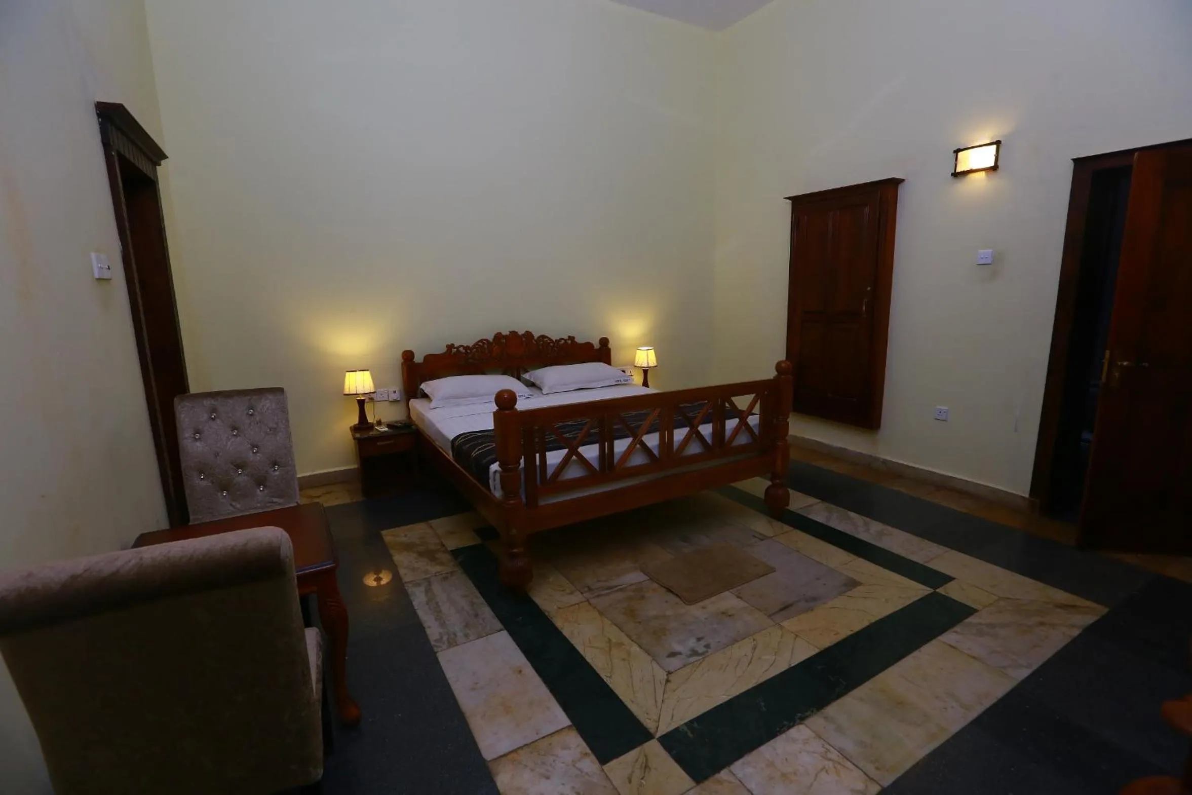 Deluxe Double or Twin Room in Peradeniya Rest House