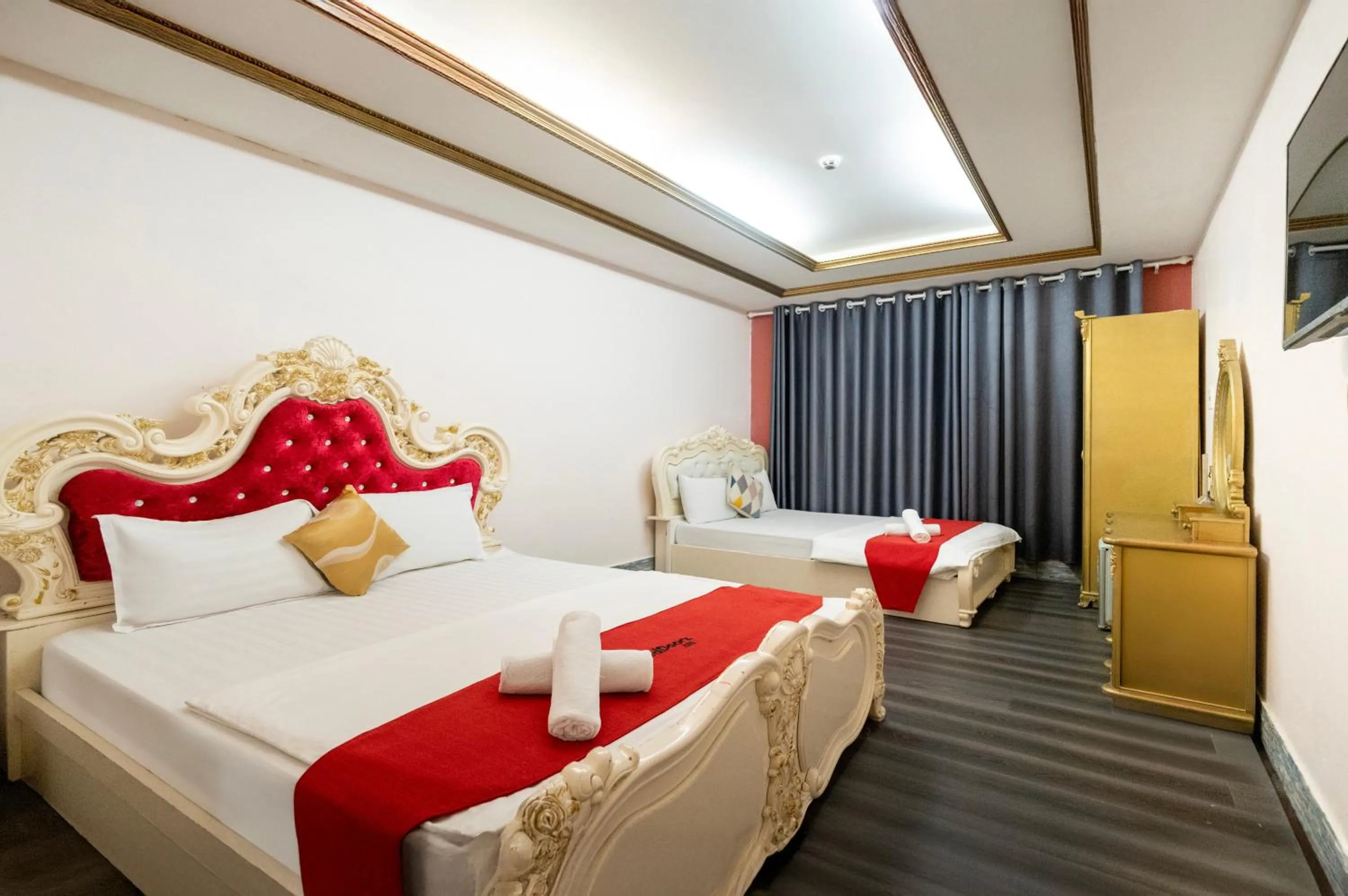 Bed in CROWNE BUI VIEN Hotel