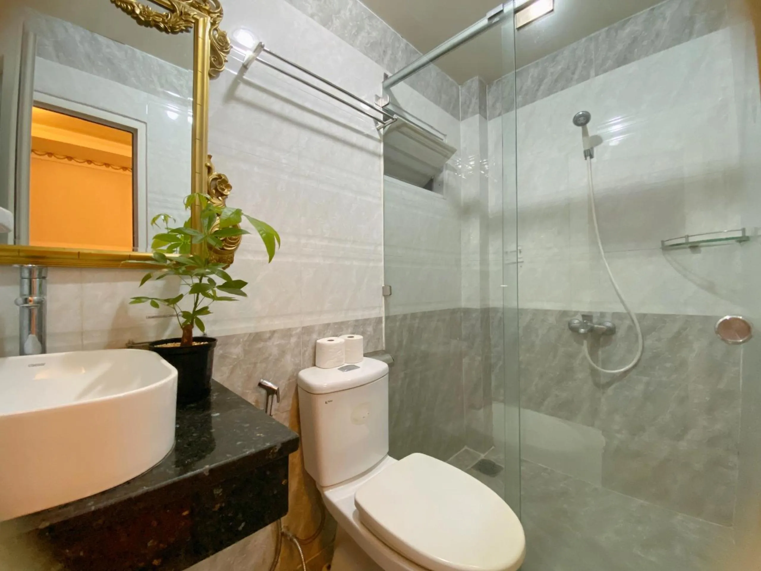 Toilet in CROWNE BUI VIEN Hotel