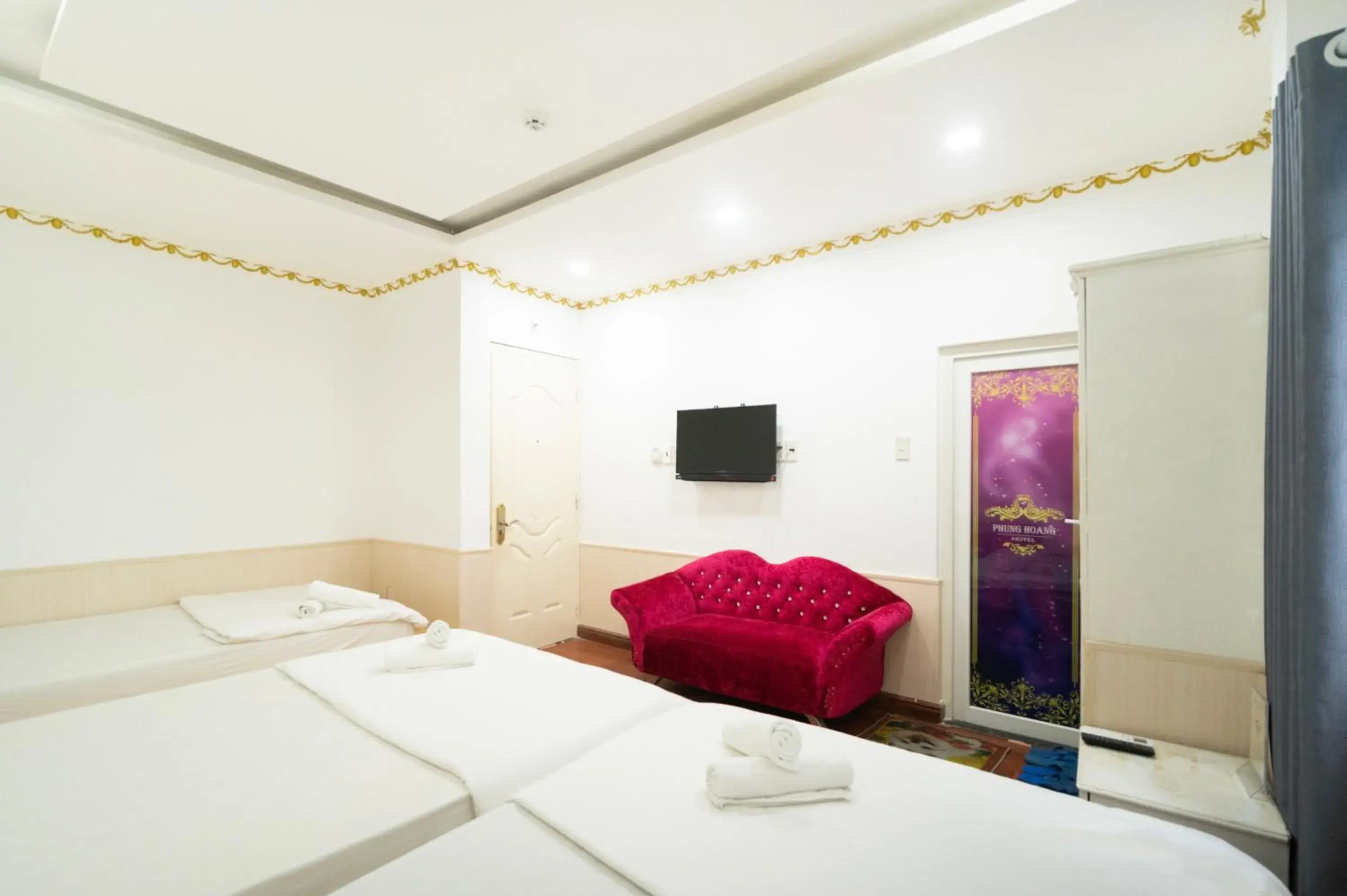 Family Room with Bathroom in CROWNE BUI VIEN Hotel Family Room with Bathroom in CROWNE BUI VIEN Hotel