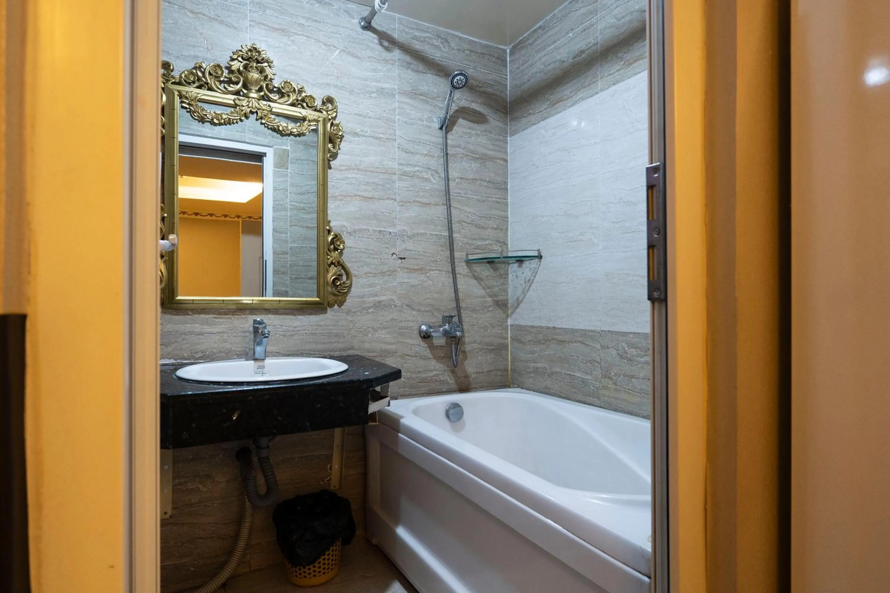 Shower in CROWNE BUI VIEN Hotel