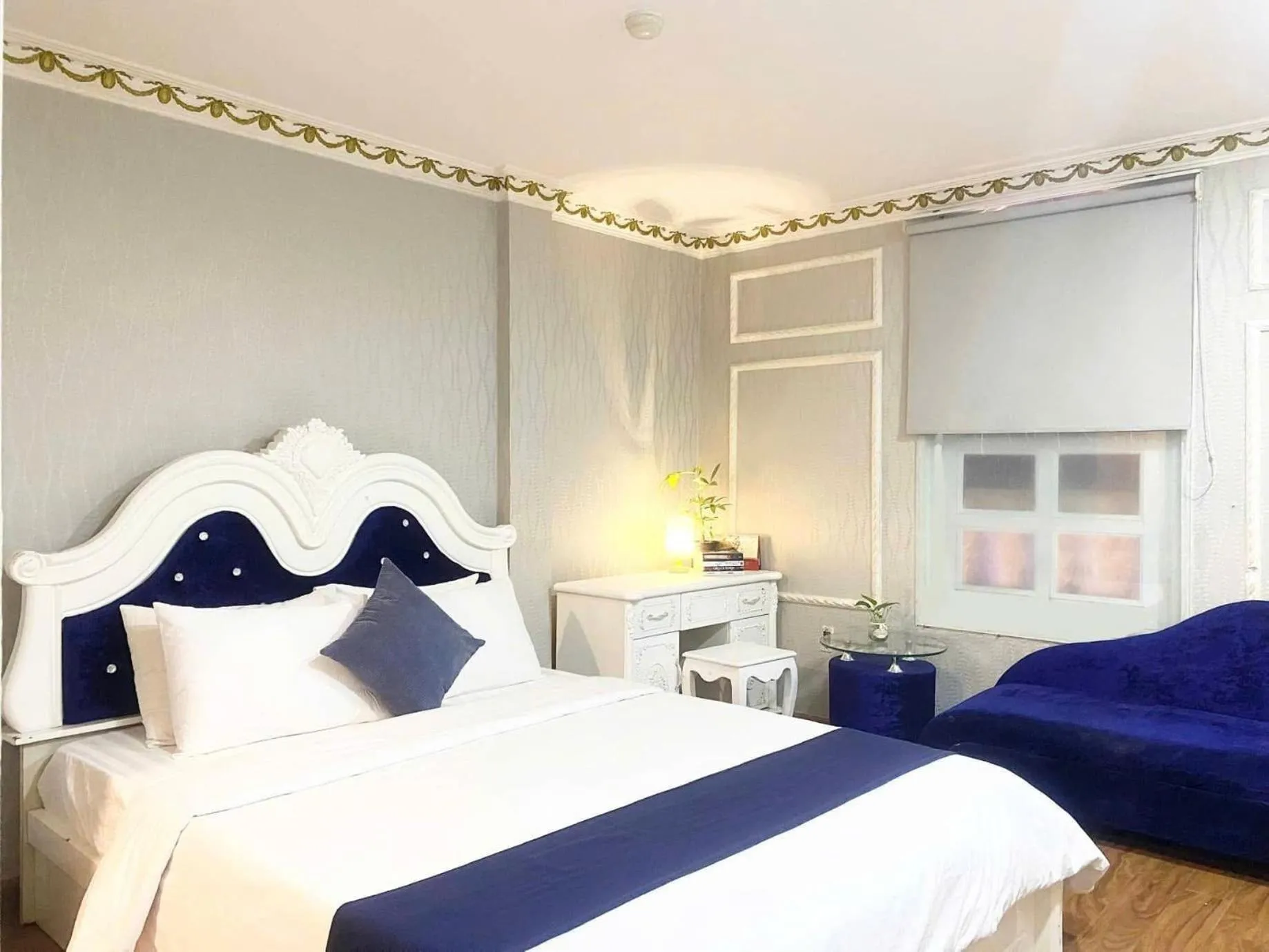 Bed in CROWNE BUI VIEN Hotel