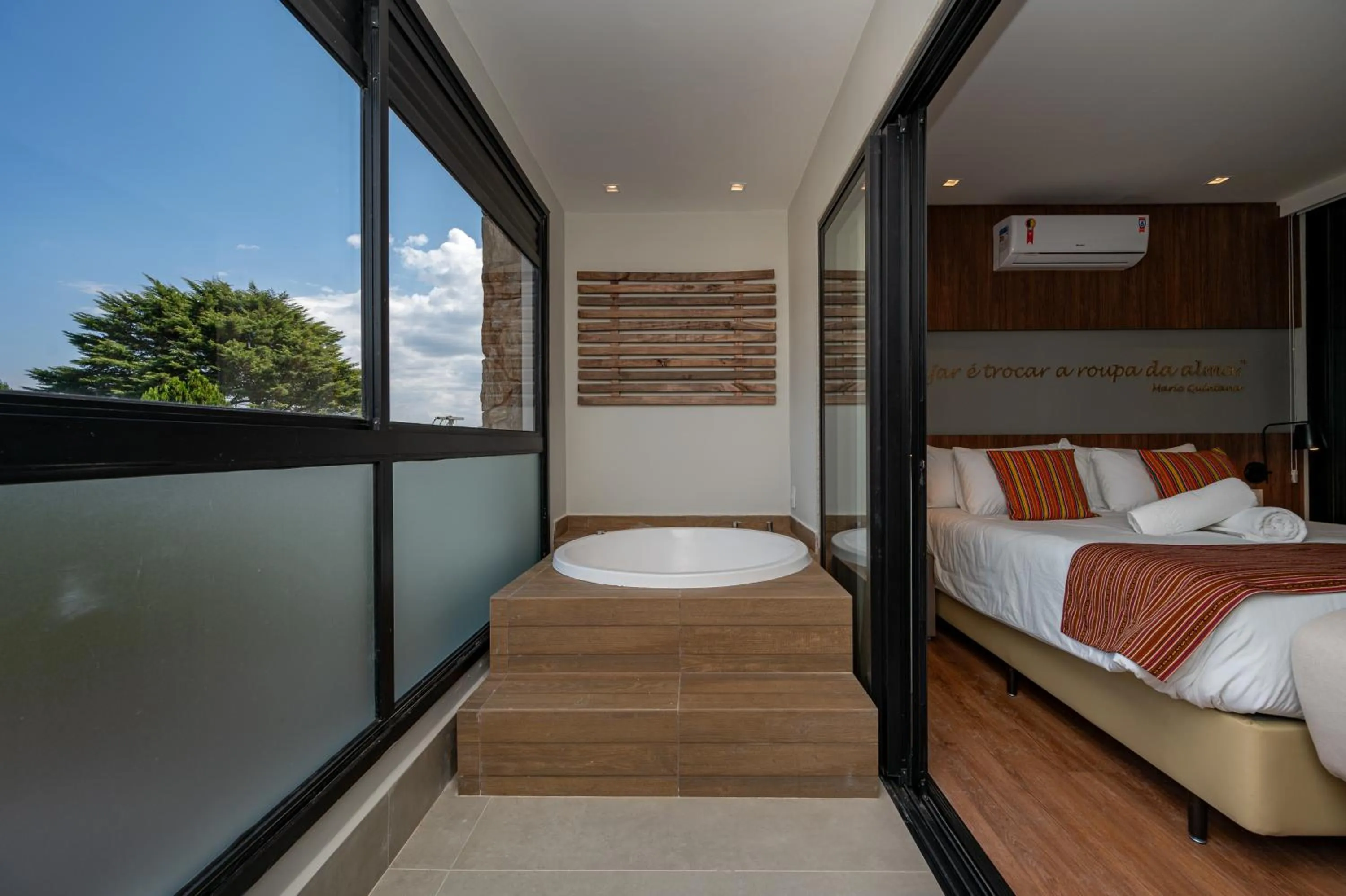 Hot Tub, Bed in Wanderlust Experience Hotel BW Signature Collection OFICIAL