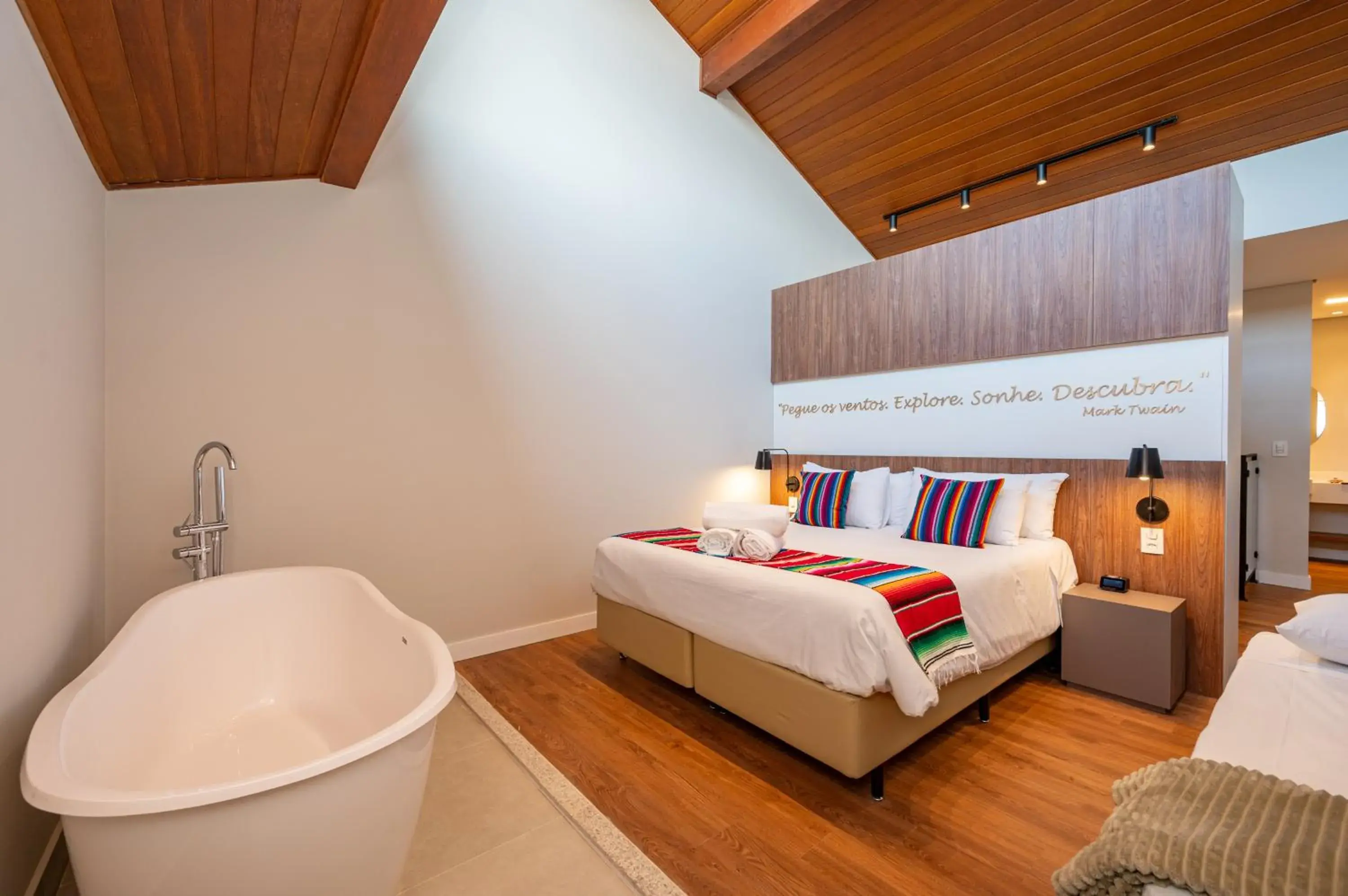 Deluxe Family Suite in Wanderlust Experience Hotel BW Signature Collection OFICIAL Deluxe Family Suite in Wanderlust Experience Hotel BW Signature Collection OFICIAL