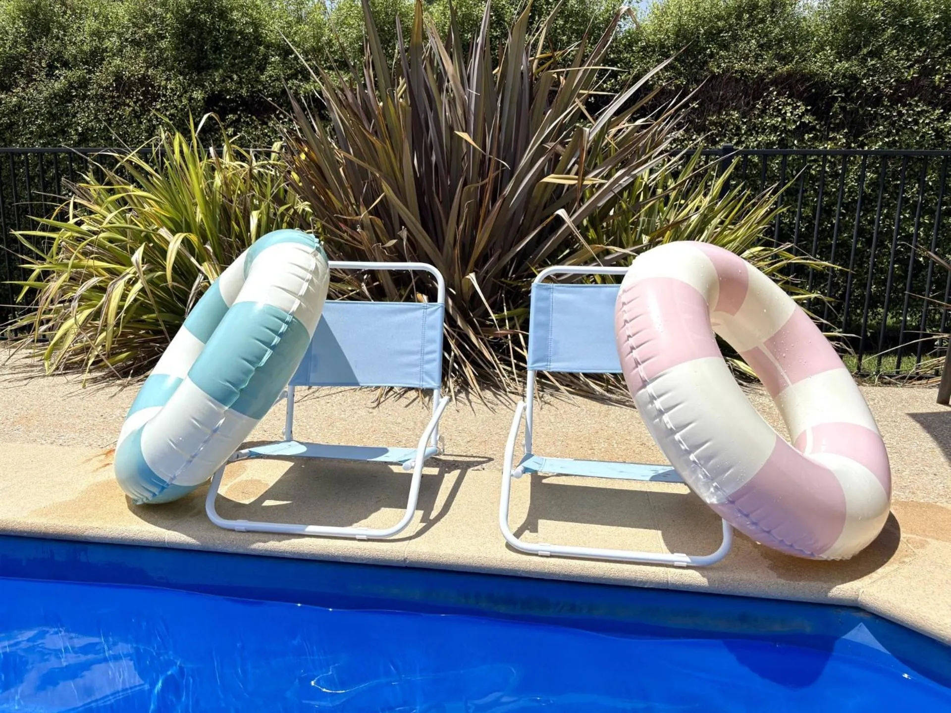 Swimming pool in Alexandra Motor Inn