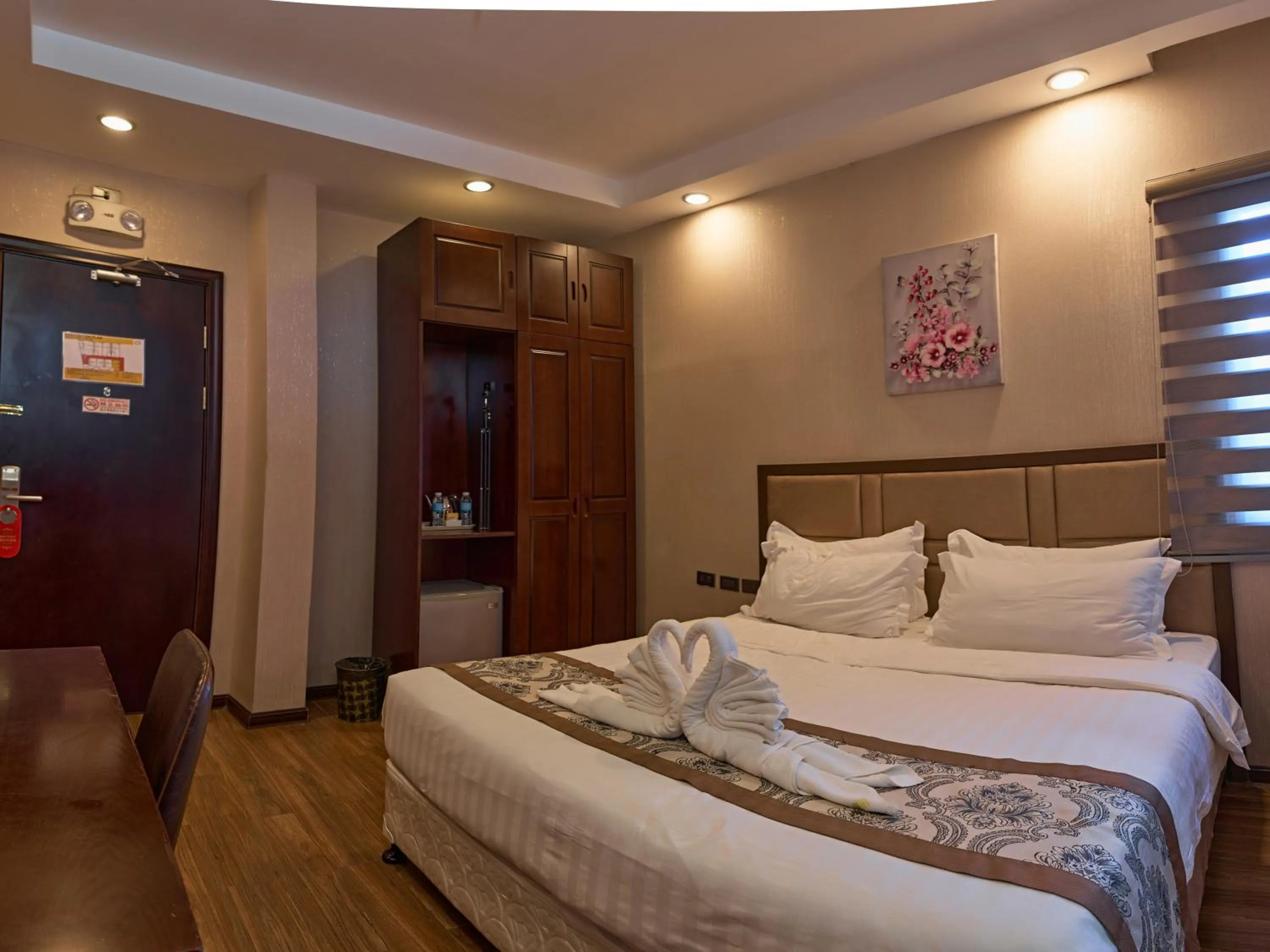 Bed in Palawan Uno Hotel