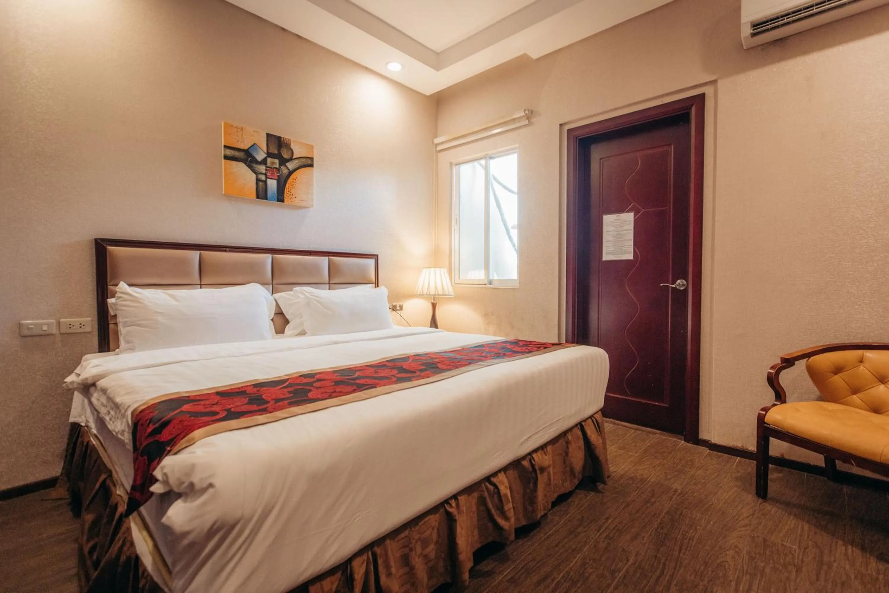 Bed in Palawan Uno Hotel