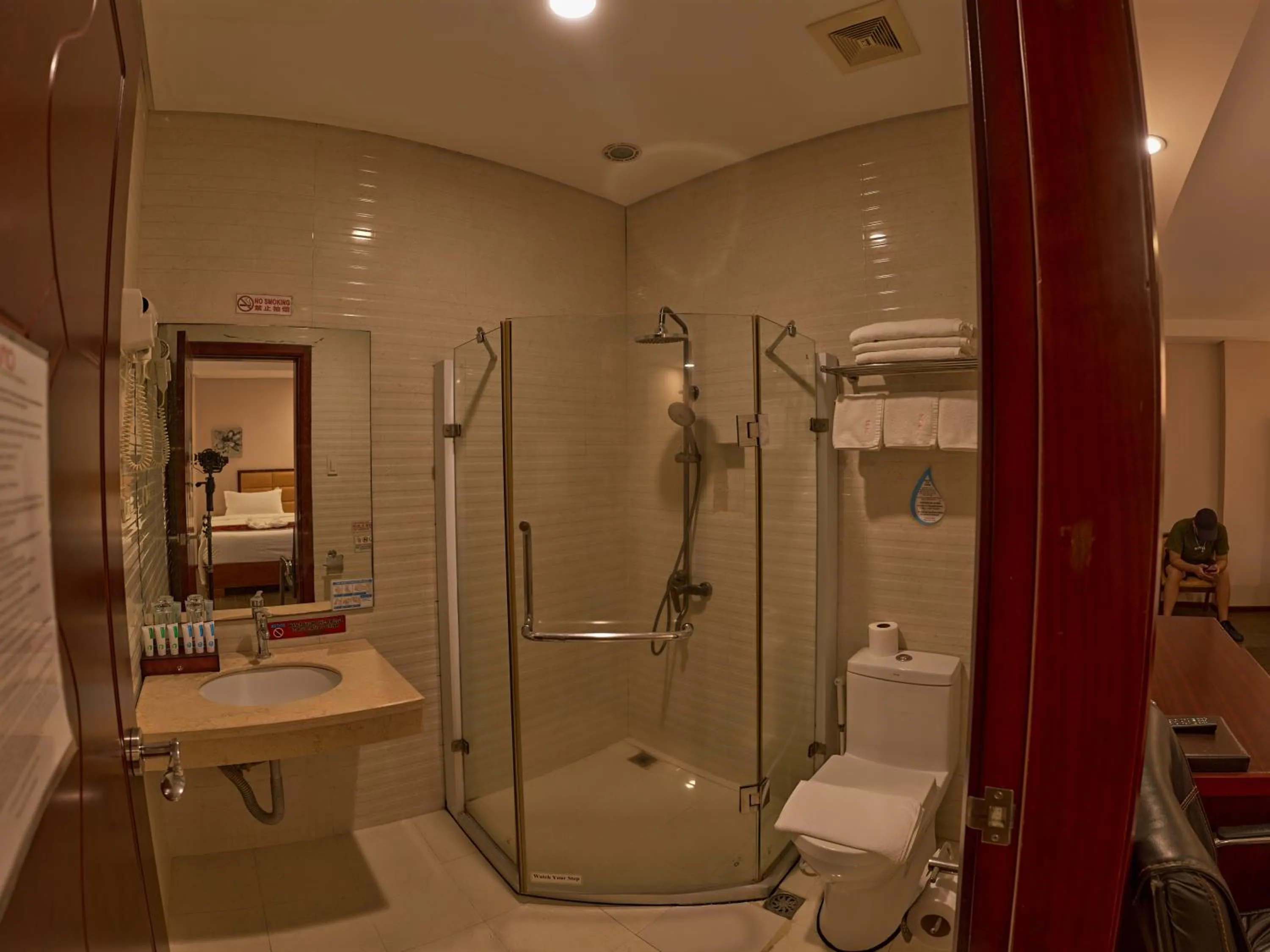 Toilet in Palawan Uno Hotel